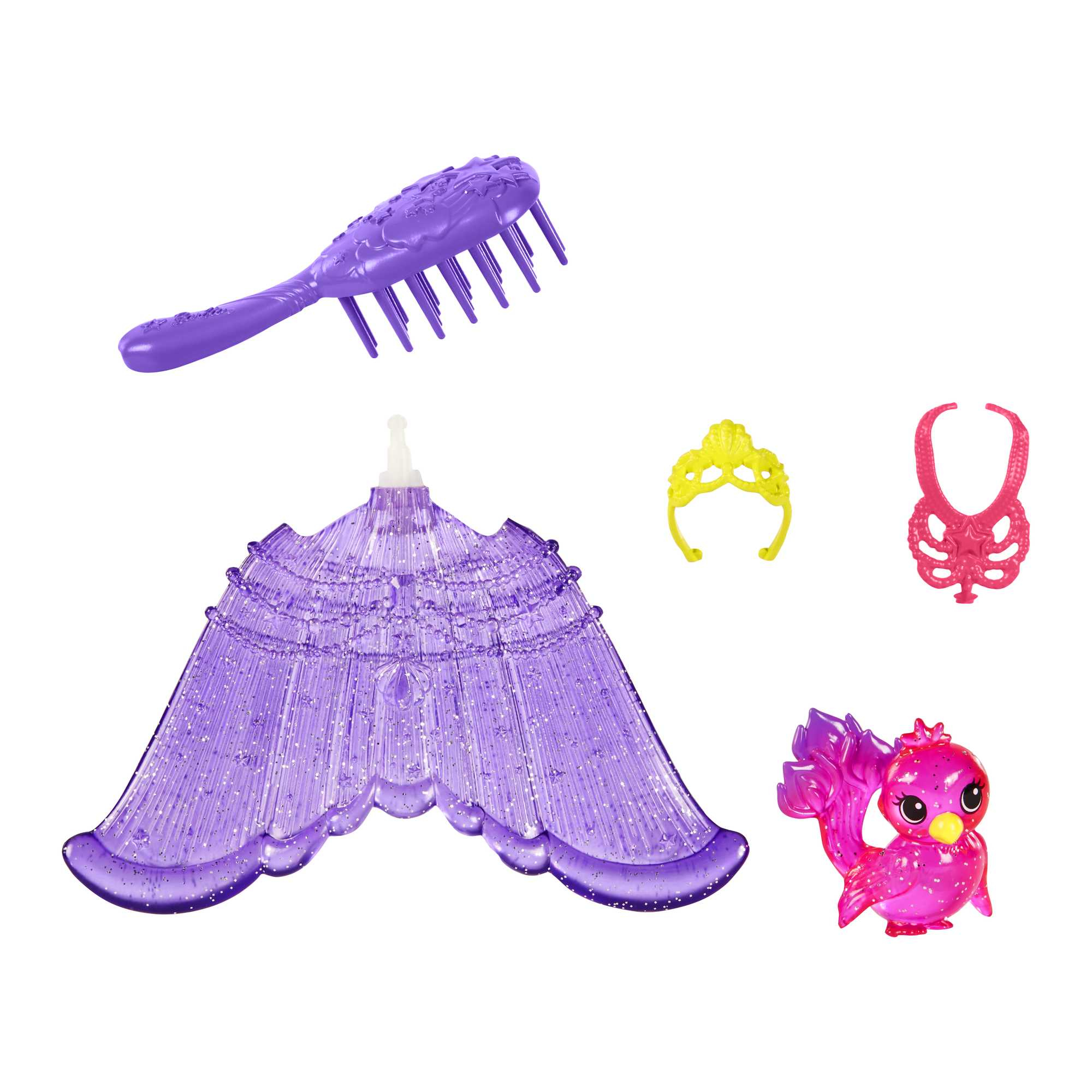 Accesorios de Barbie. Cepillo morado, alas, corona y figura de pájaro. Todos son de plástico y sobre una superficie blanca.