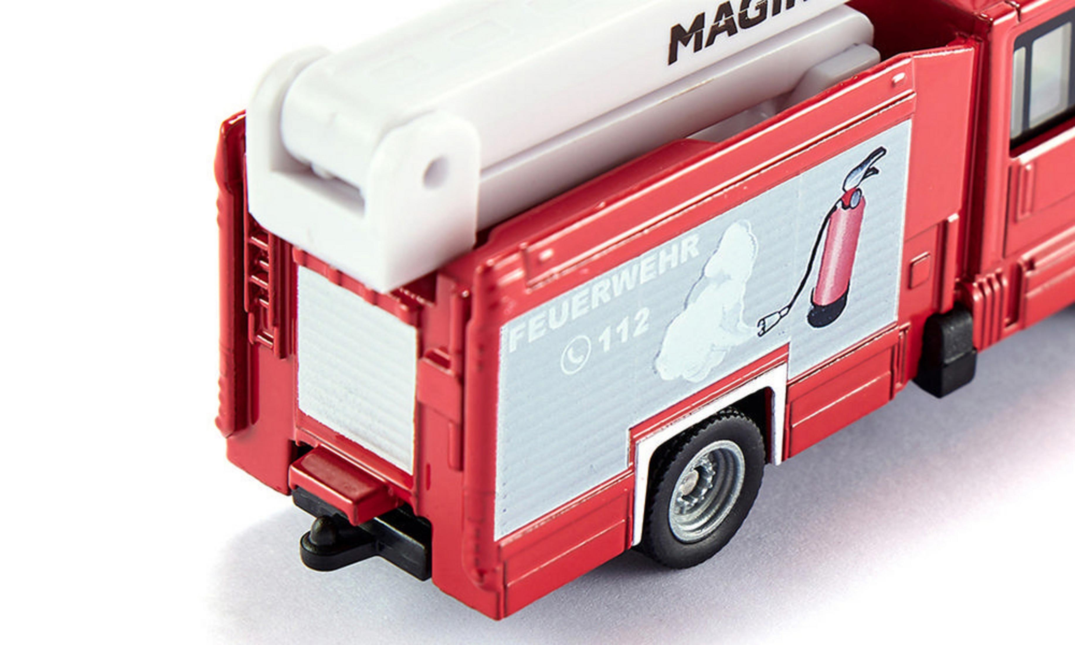 Rotes Feuerwehrauto-Modell mit weißer Leiter und Feuerlöscher-Grafik. Der Hintergrund ist weiß.