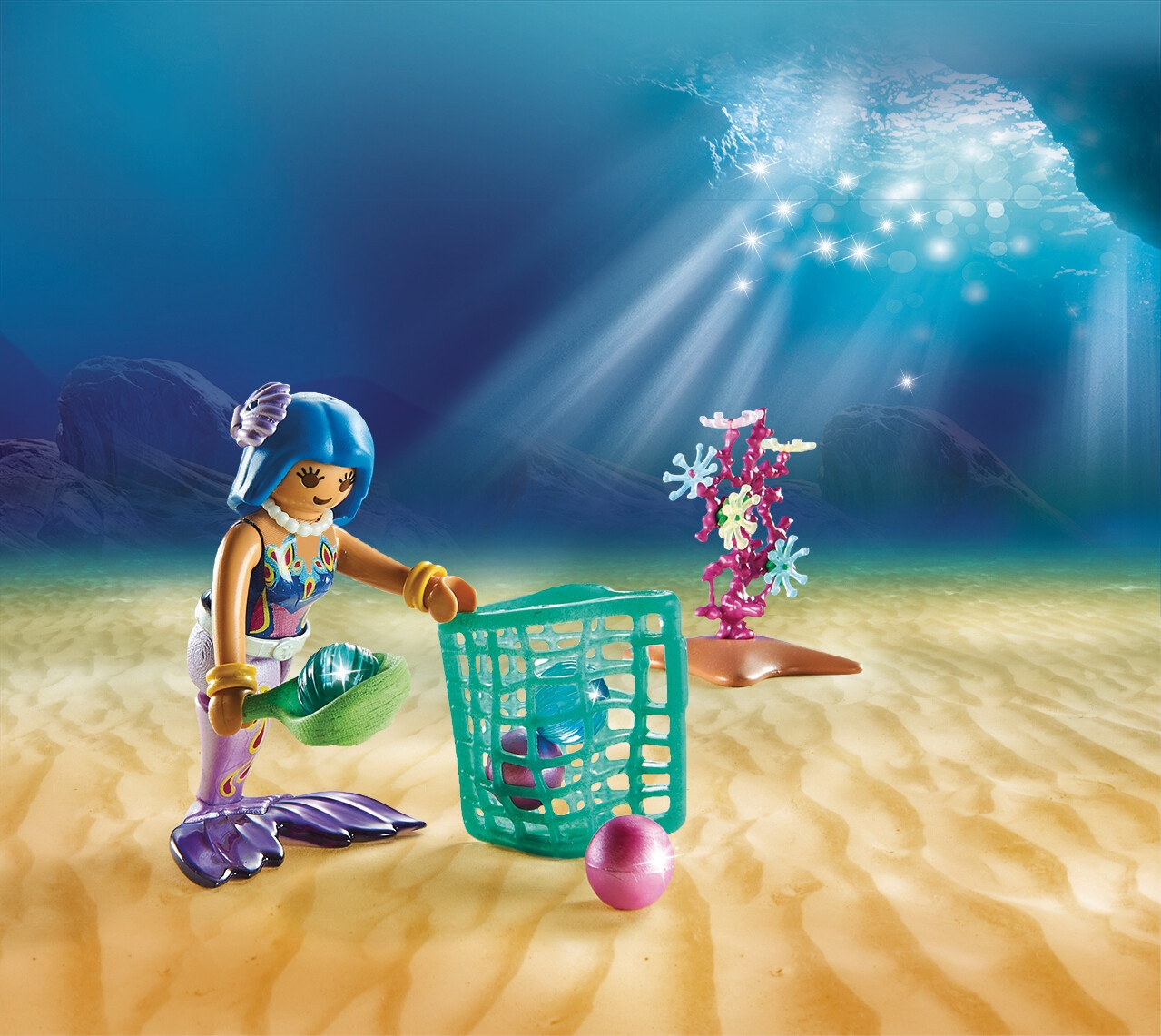 Scena subacquea con una sirena, coralli e un cestino con bolle. La luce brilla dall'alto.