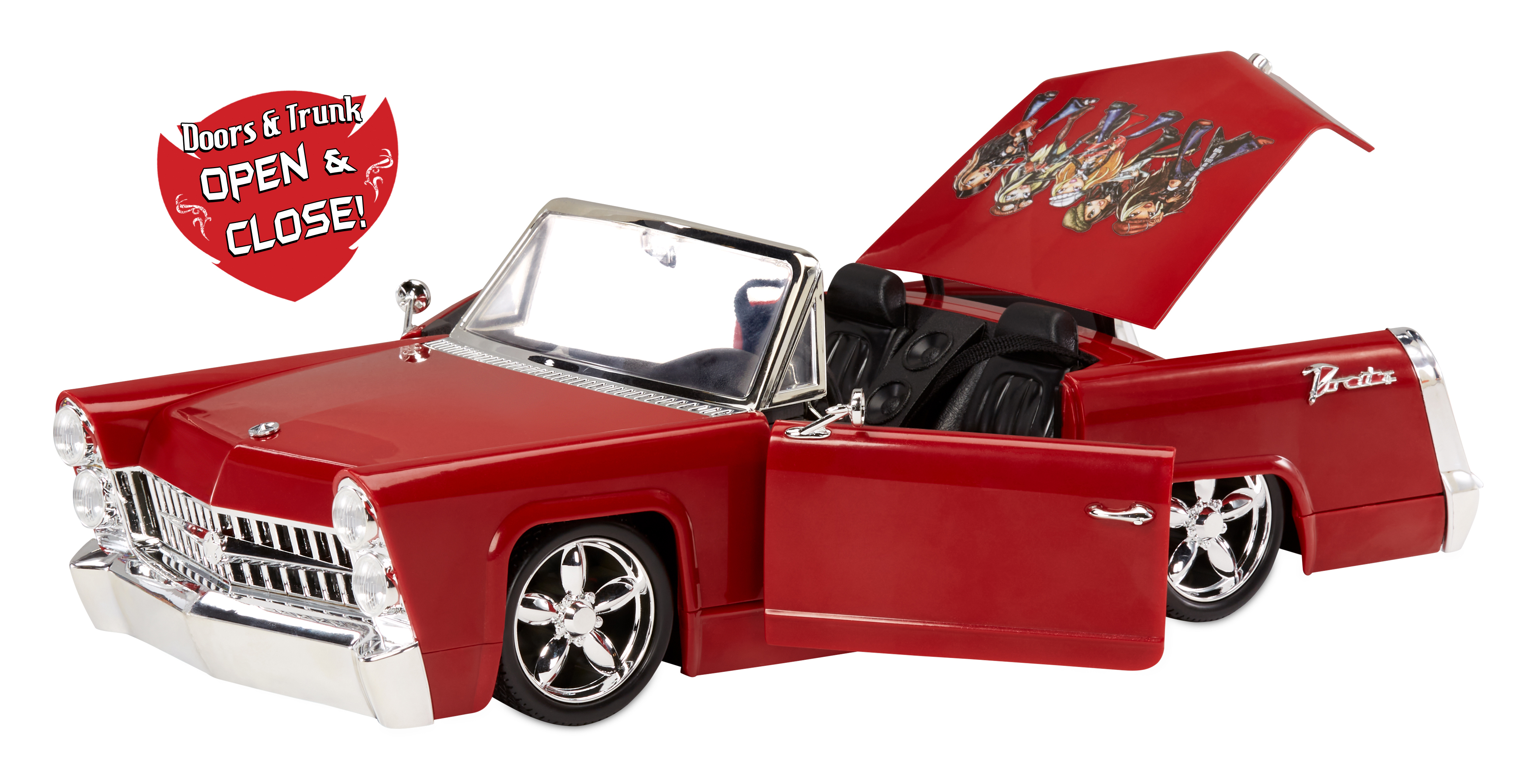 Czerwony kabriolet Bratz, otwarte drzwi i bagażnik. Posiada srebrne koła i niestandardową grafikę na masce.