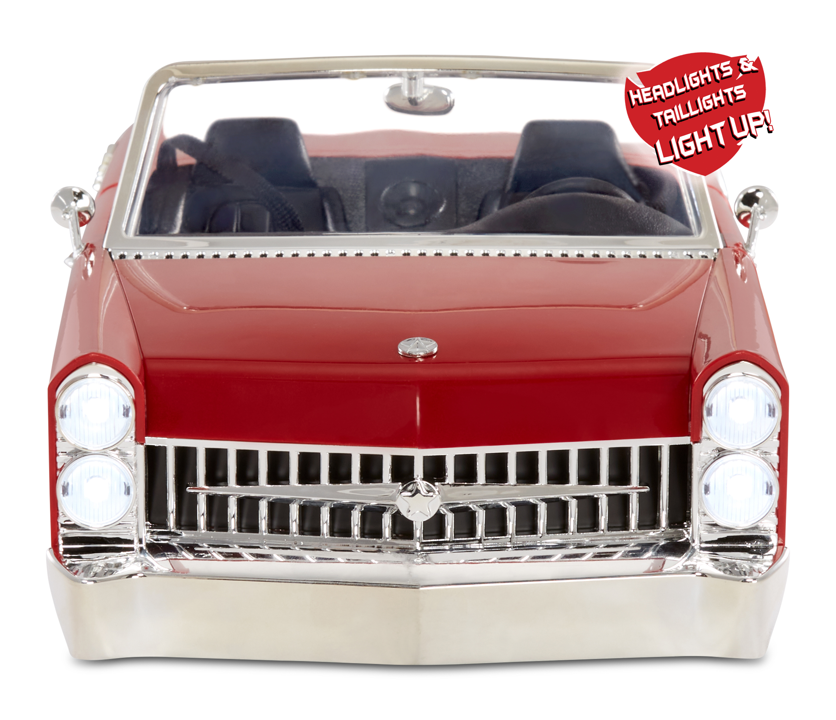 Czerwony samochodzik z włączonymi reflektorami i światłami tylnymi, chromowanymi akcentami i białym tłem.