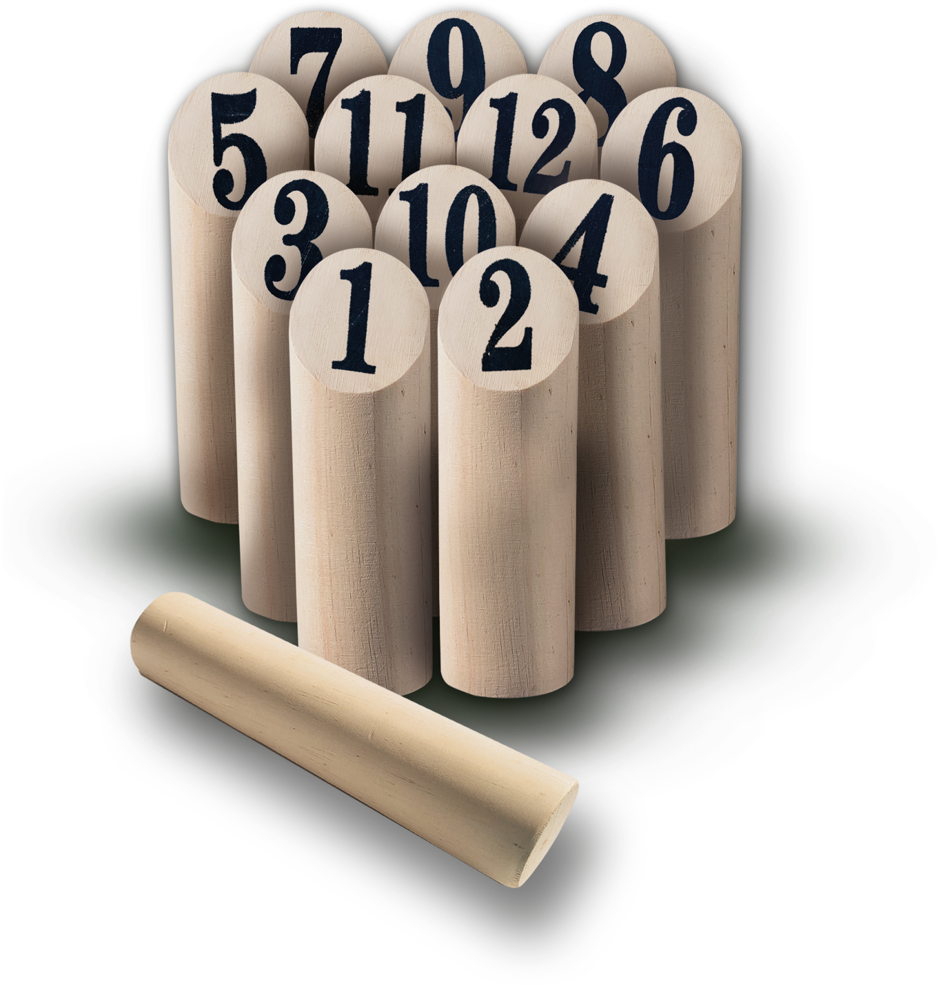 Birilli di legno numerati da 1 a 12 in un triangolo, con un tronco di lancio. Sfondo bianco.