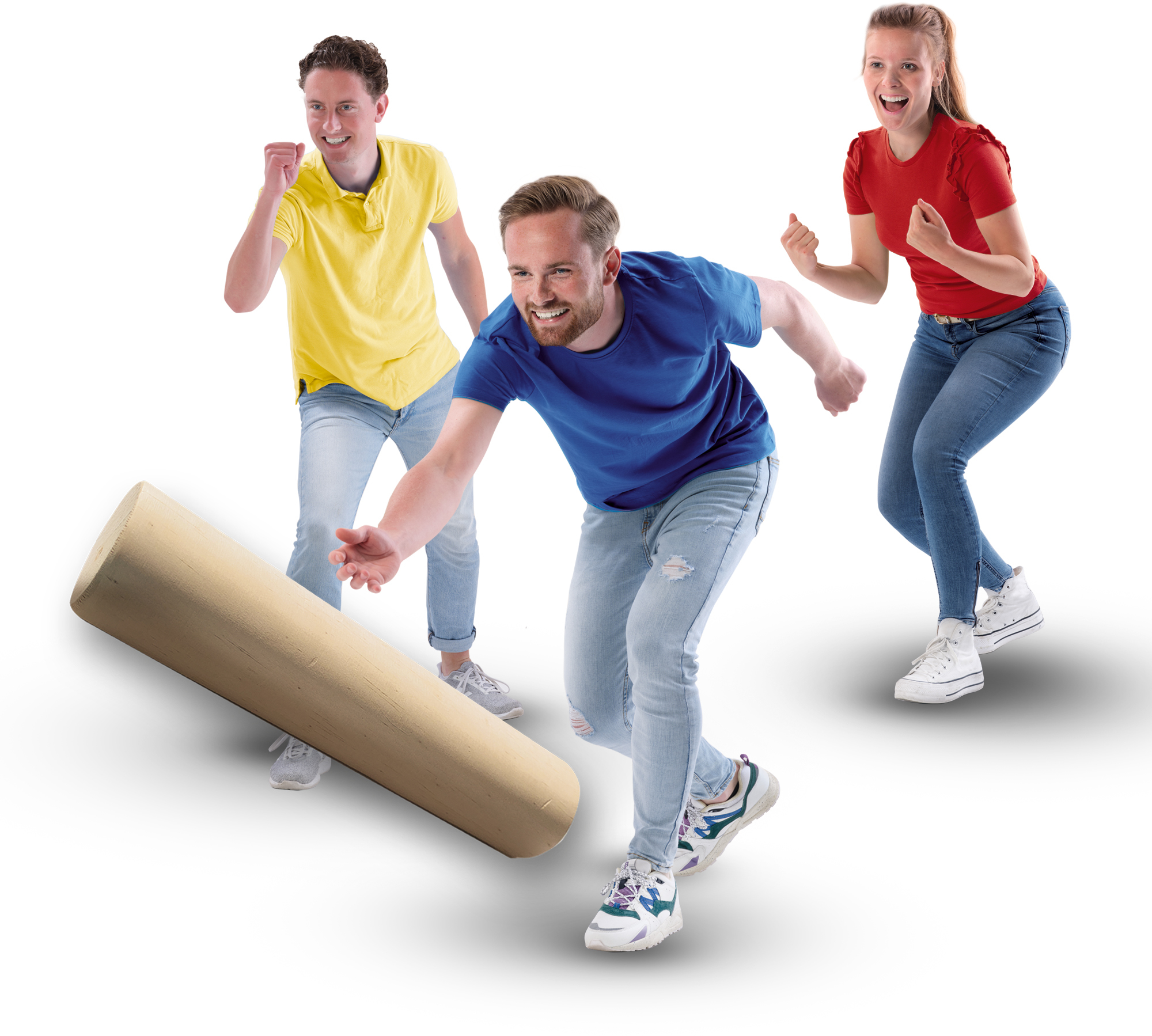 Tre persone che giocano. Uno lancia un tronco, e altri due festeggiano.