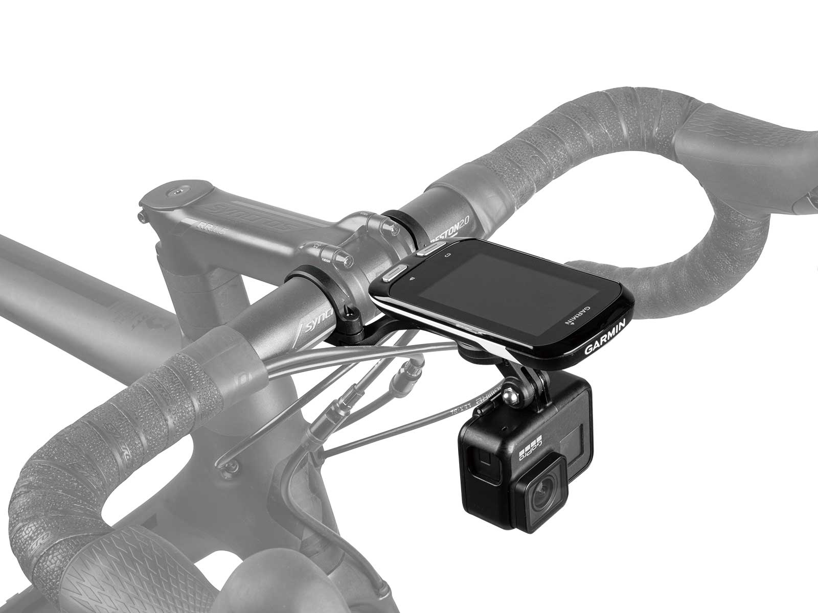 Kierownica roweru z urządzeniem Garmin i kamerą GoPro przymocowaną do niej.