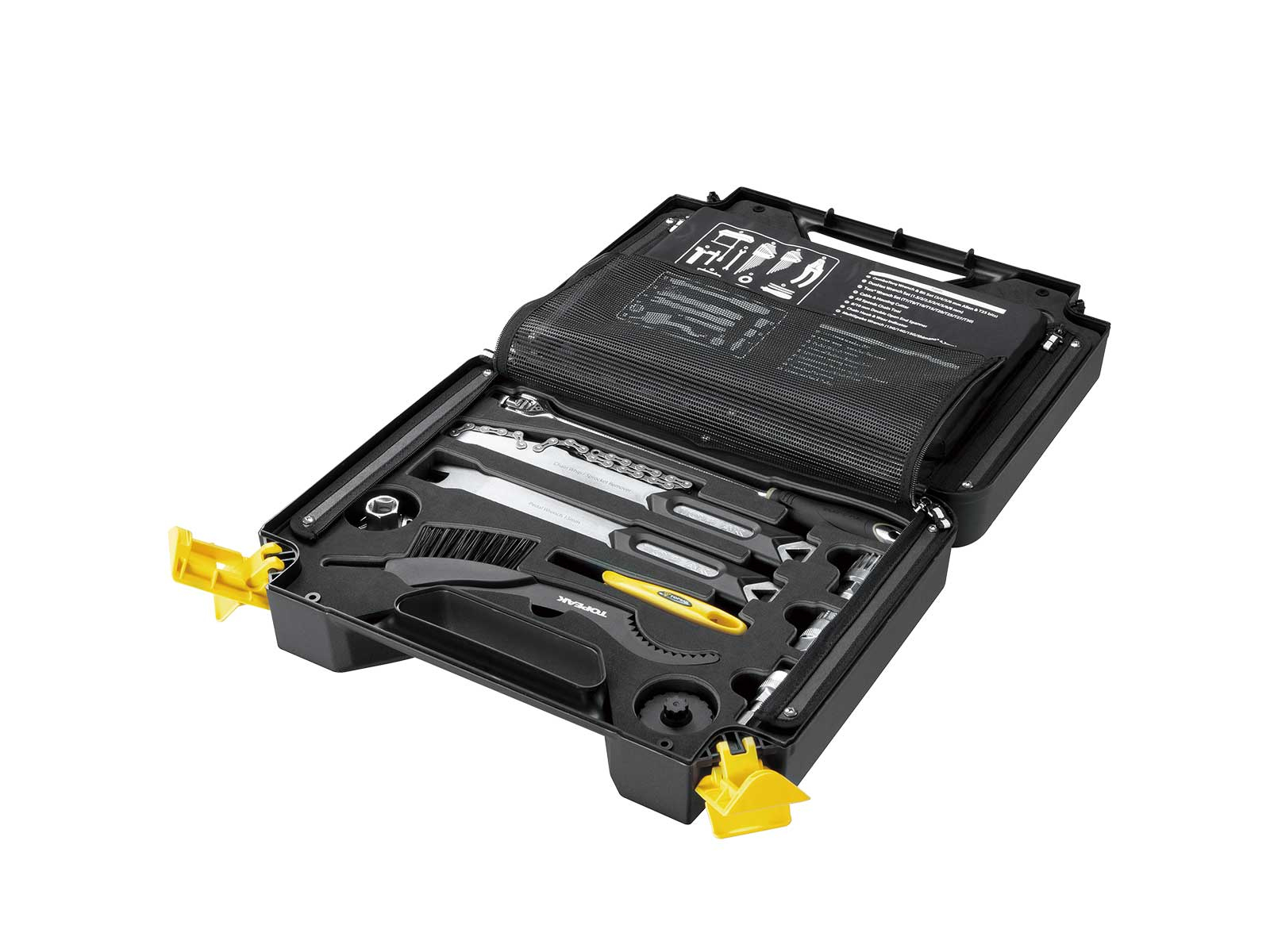 Czarna skrzynka narzędziowa z narzędziami, w tym kluczami, śrubokrętami i narzędziem do łańcucha. Białe tło.
