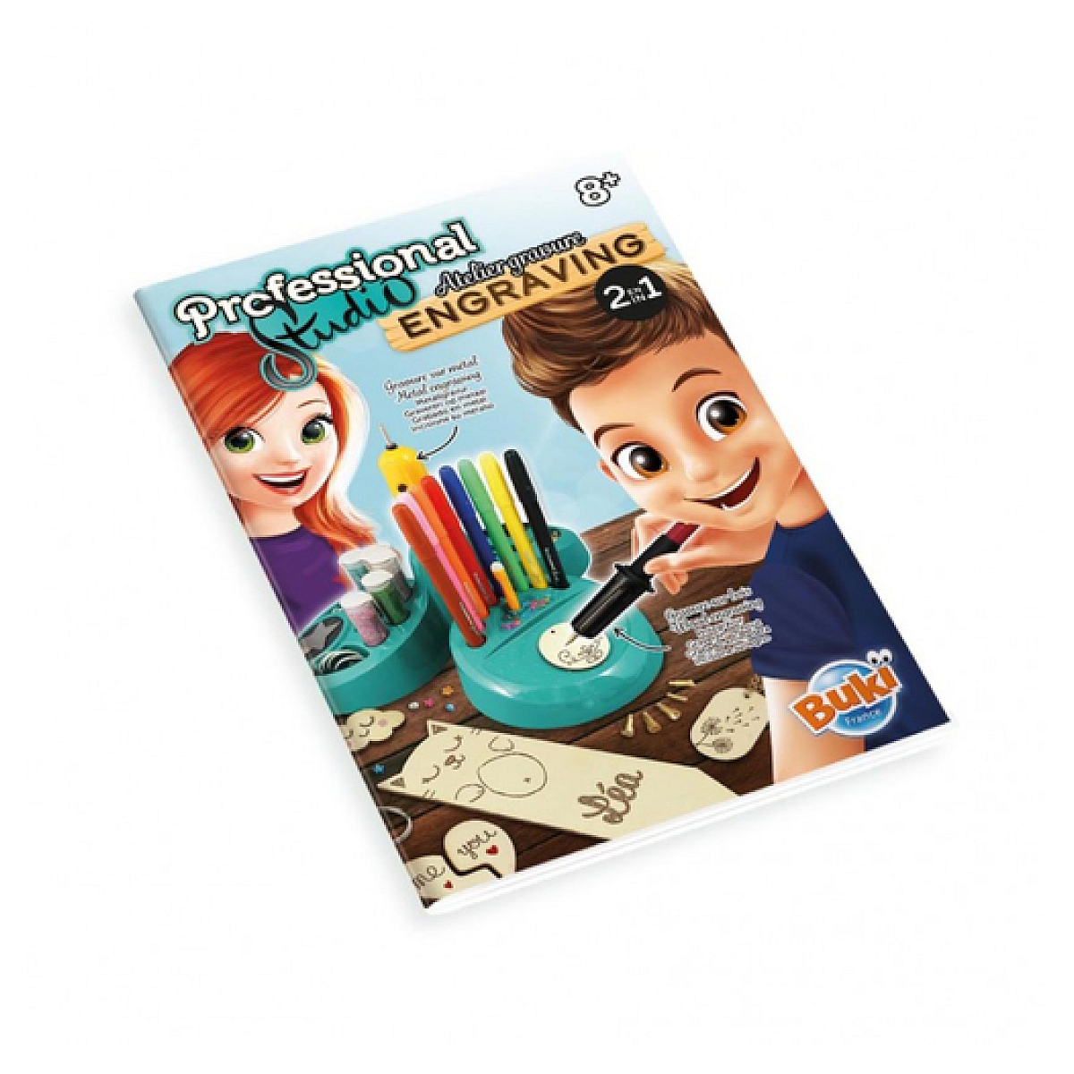 Zestaw do rysowania z książką, markerami oraz chłopcem i dziewczynką.