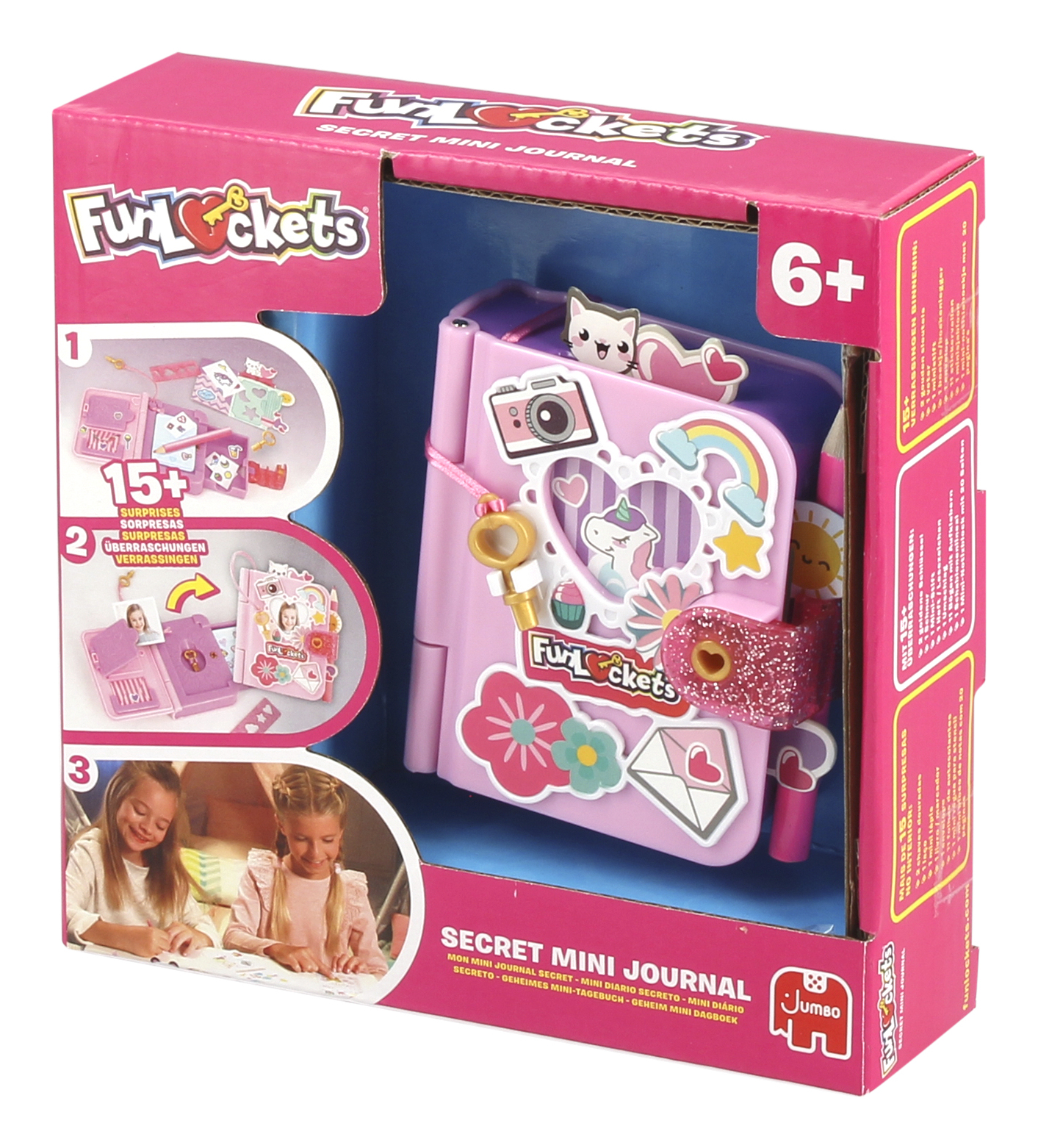 Różowe pudełko na zabawkowy dziennik ze zdjęciami i tekstem. Pudełko ma etykietę wiekową 6+ i kilka naklejek.