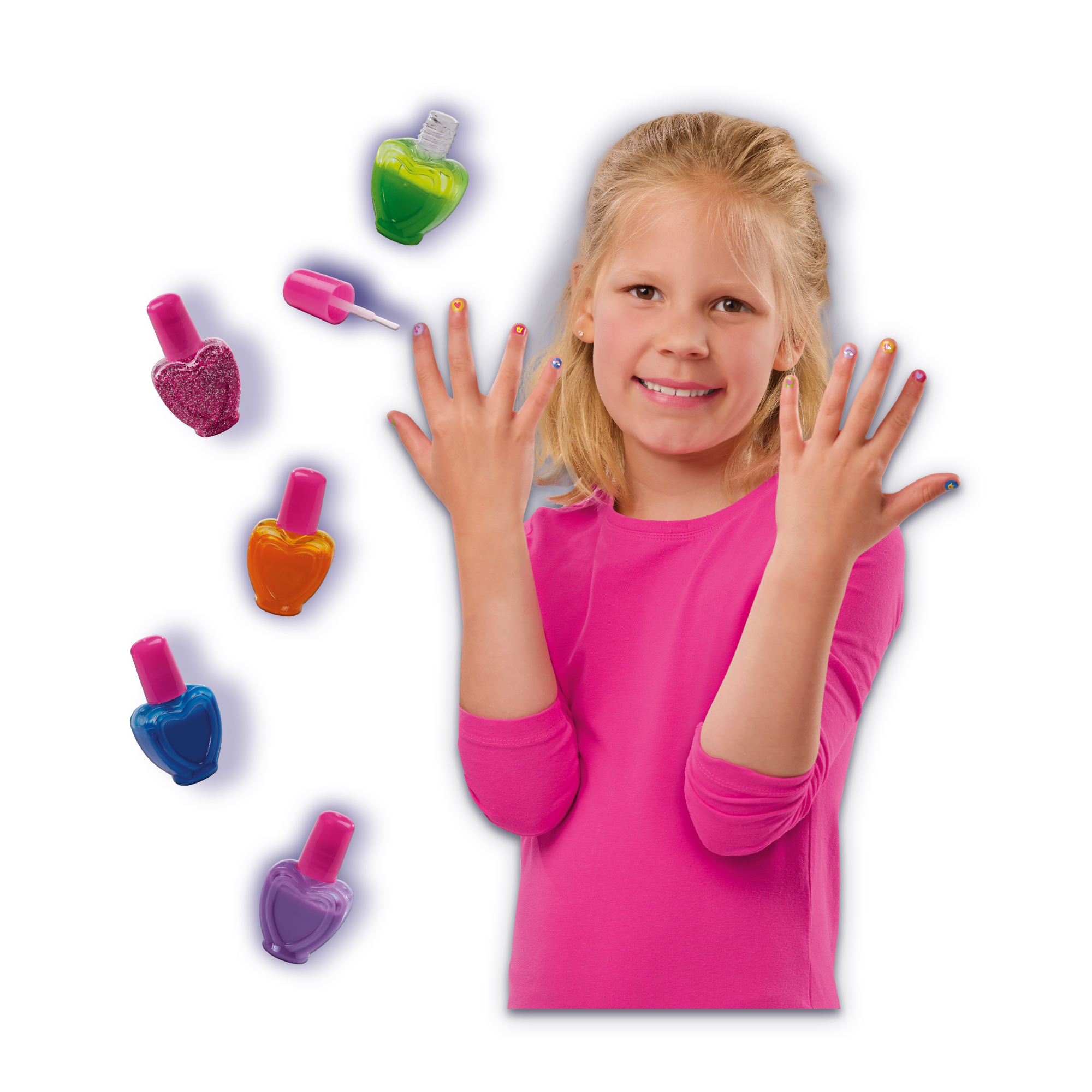 Dziewczyna z pomalowanymi paznokciami i butelkami lakieru do paznokci. Kolory lakieru to różowy, pomarańczowy, niebieski i fioletowy.