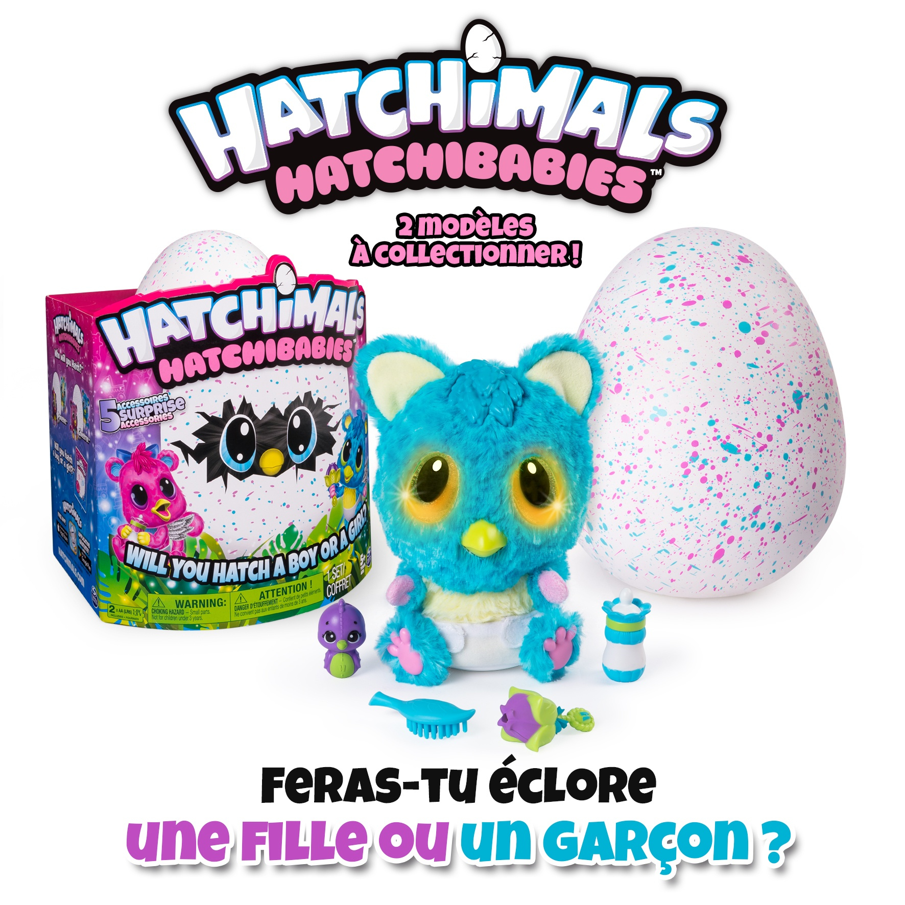 Zestaw Hatchimals z niebieską pluszową zabawką. Widoczne są liczne akcesoria i jajka. Białe tło.