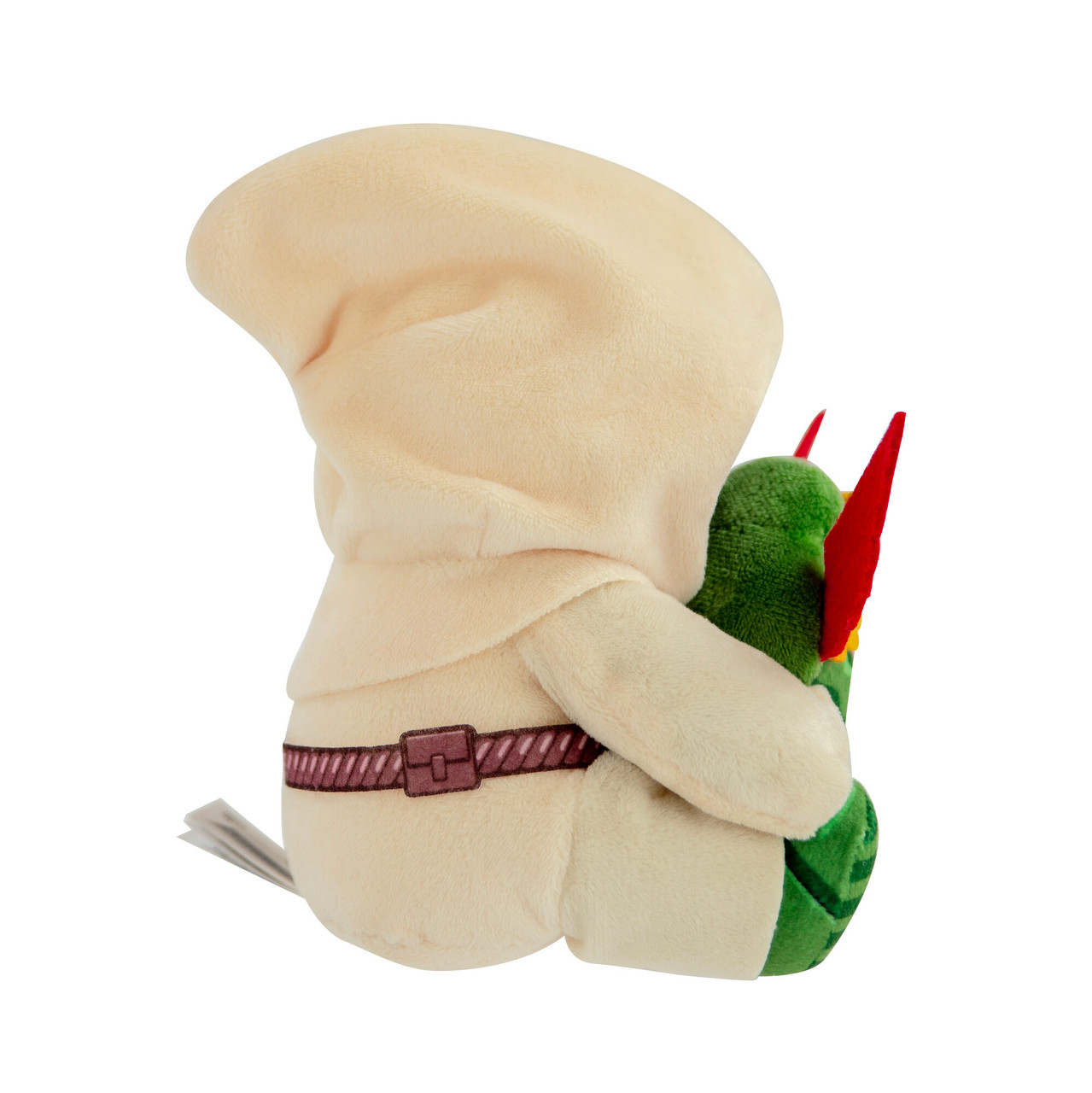 Une peluche d'une figurine en robe beige étreignant un cactus vert. Fond blanc.