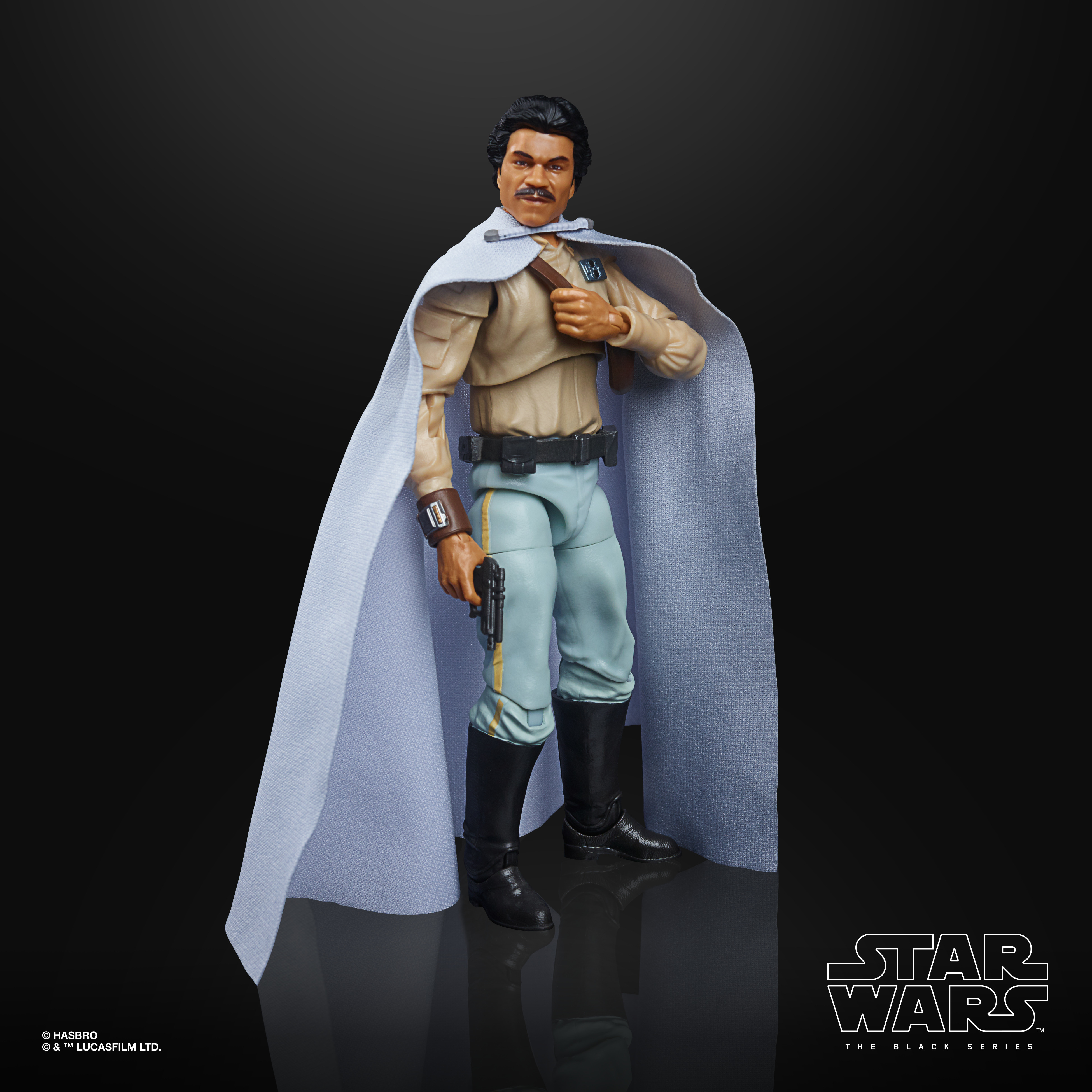 Action figure di Lando Calrissian con mantello e blaster, su sfondo nero.