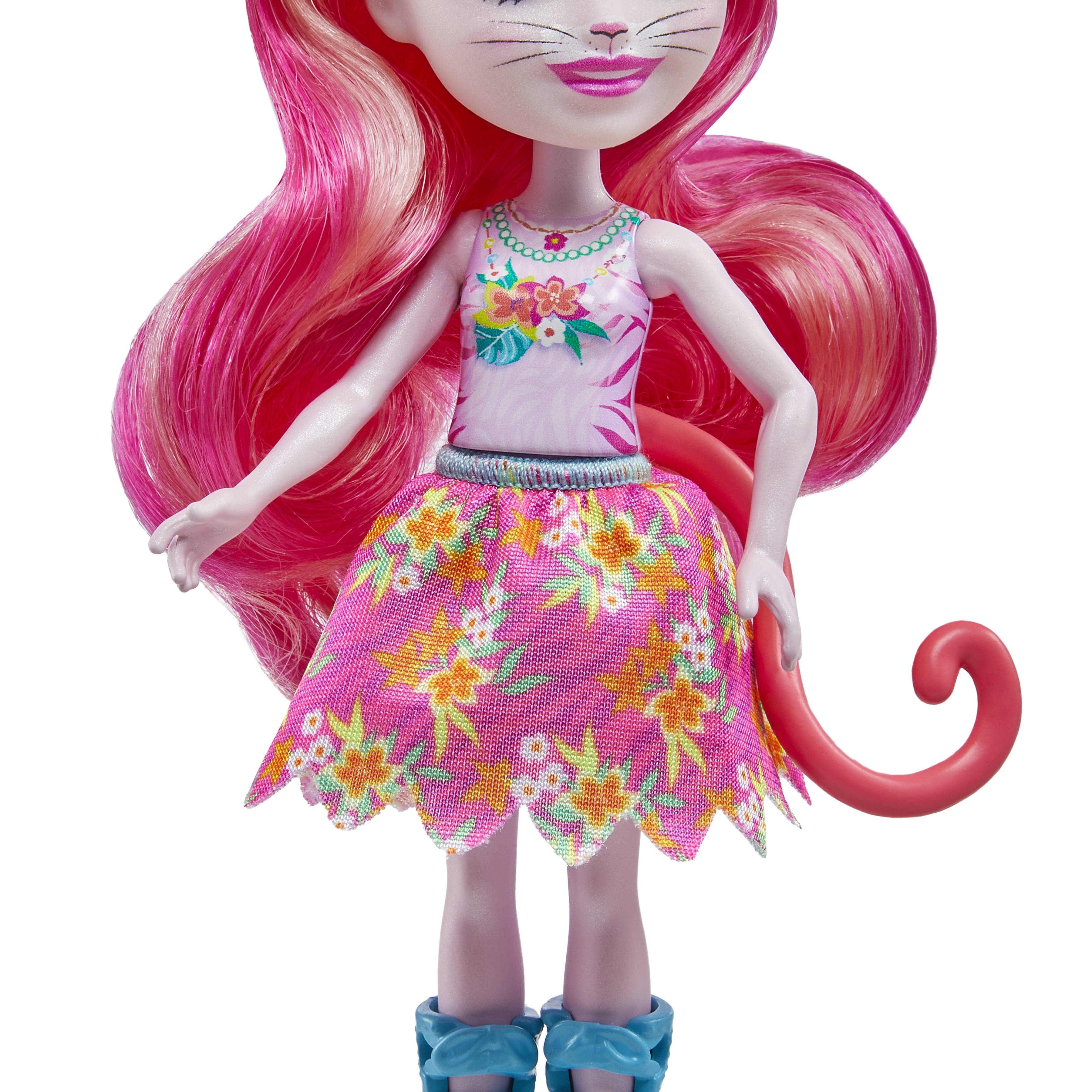 Eine Puppe mit pinken Haaren und Katzengesicht, mit floralem Rock und Oberteil, und einem pinken Schwanz.