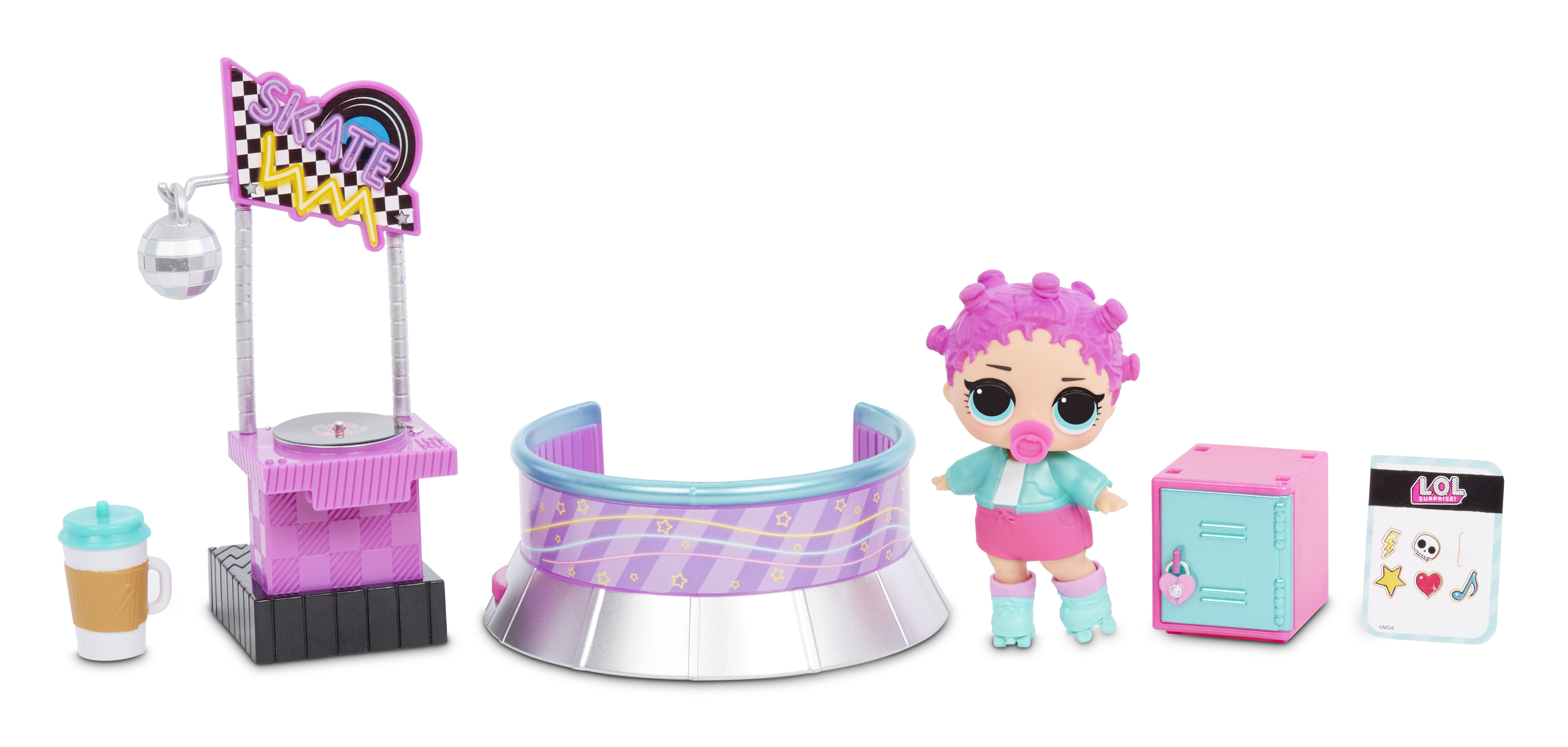 Un juego con una muñeca, una bola de discoteca, una cabina de DJ y otros accesorios.
