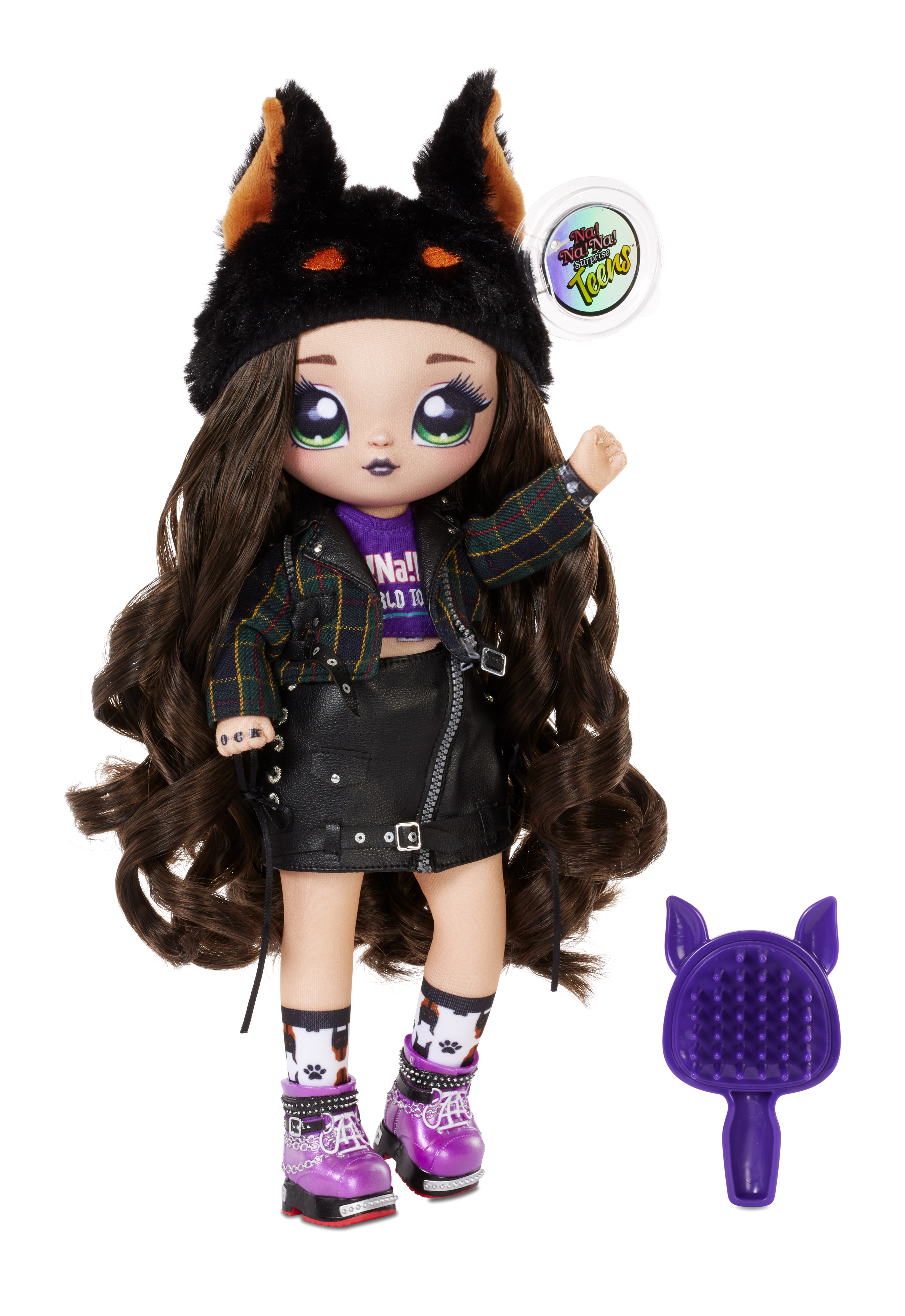 Lalka z czarnym kapeluszem z uszami, czarną skórzaną kurtką, spódnicą i butami. Fioletowy grzebień.