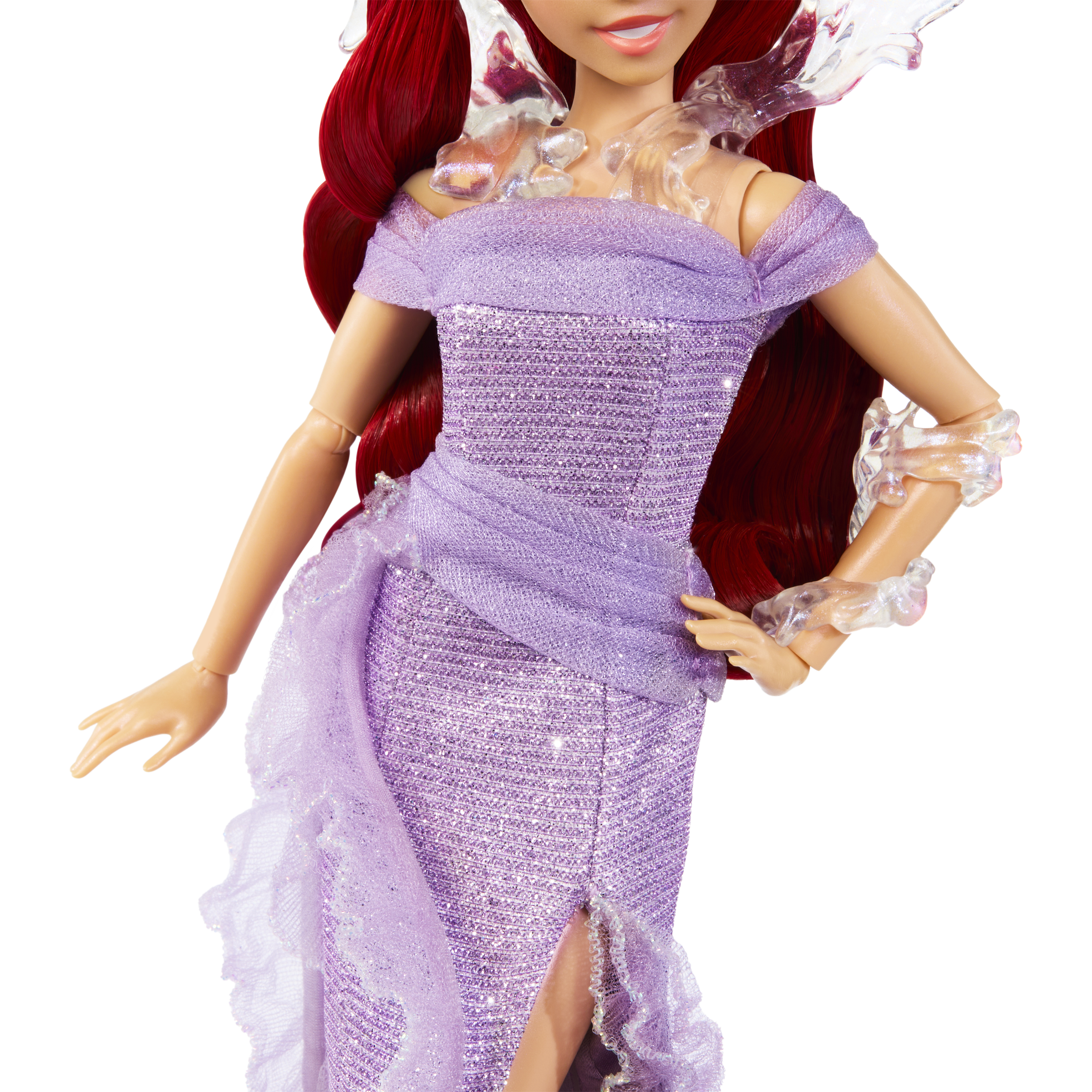 Nahaufnahme der Ariel-Puppe mit lila Kleid und rotem Haar.