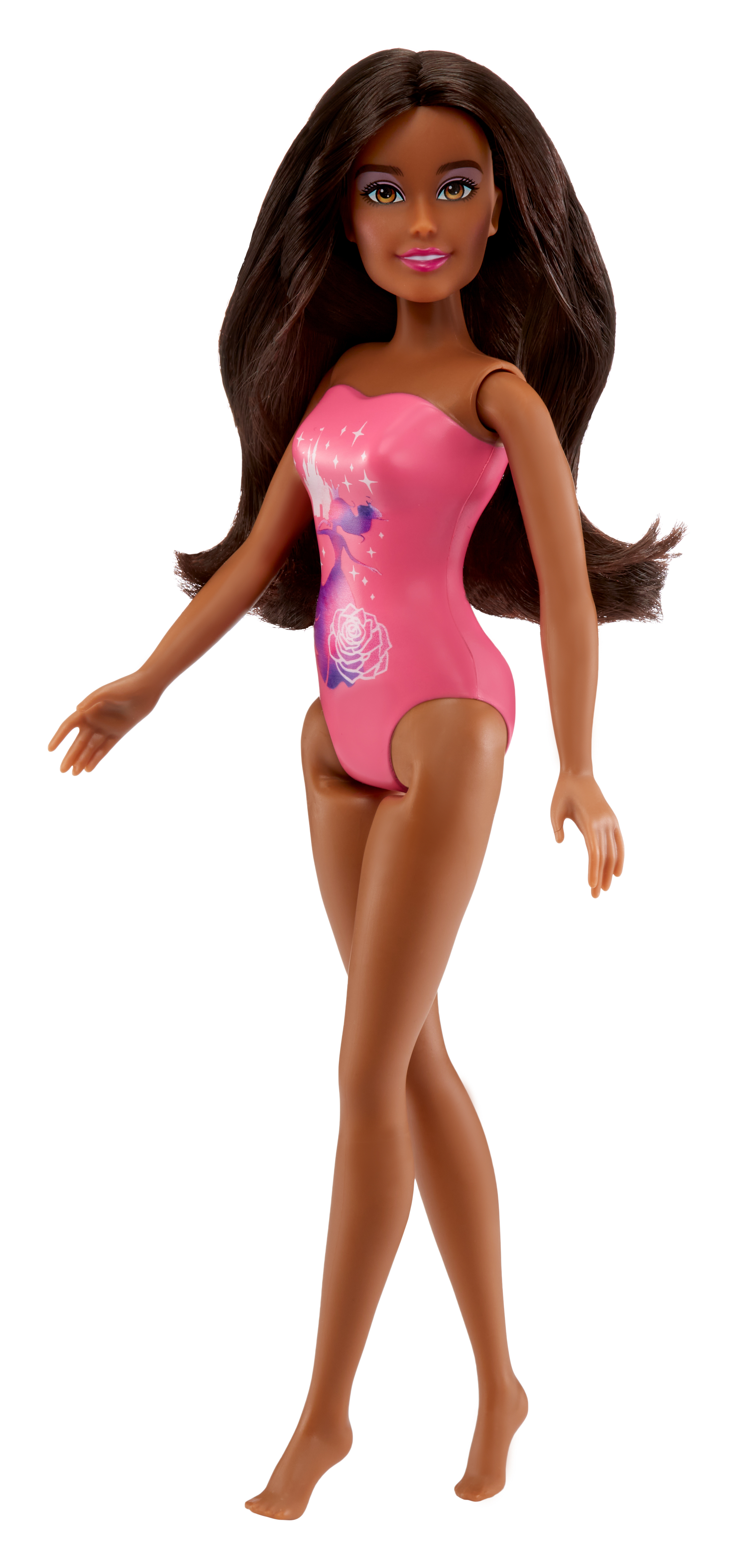 Lalka Barbie w różowym kostiumie kąpielowym. Ciemna skóra, długie ciemne włosy i różowa szminka.