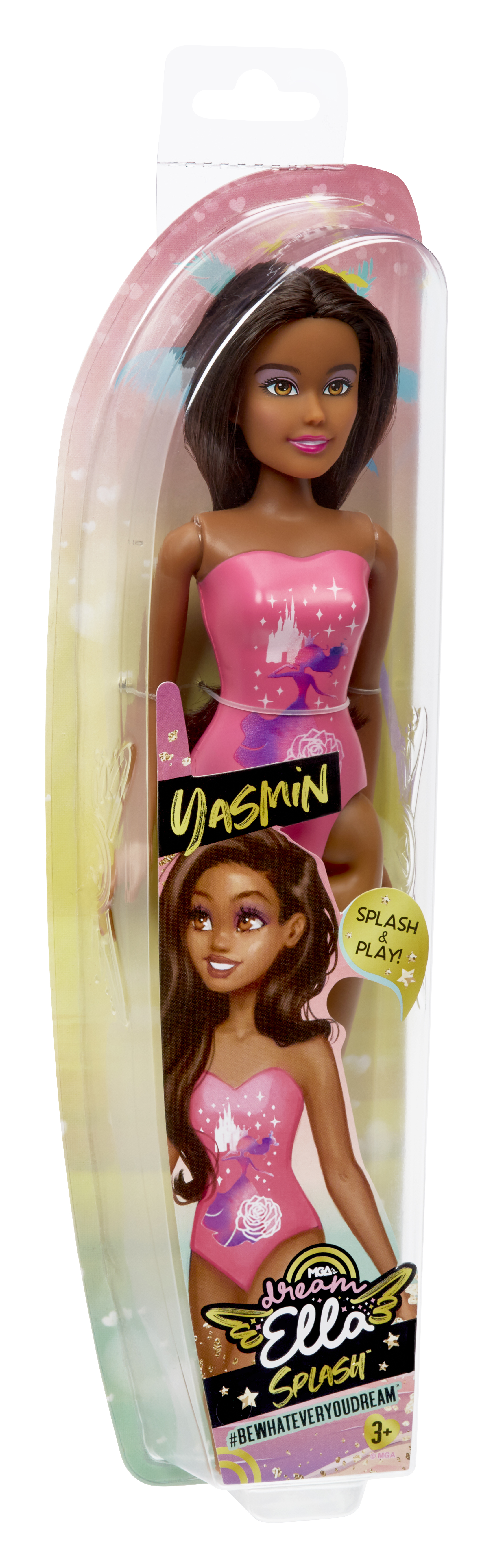 Lalka w opakowaniu. Lalka w różowym kostiumie kąpielowym, z ciemnymi włosami, a na opakowaniu jest imię Yasmin.