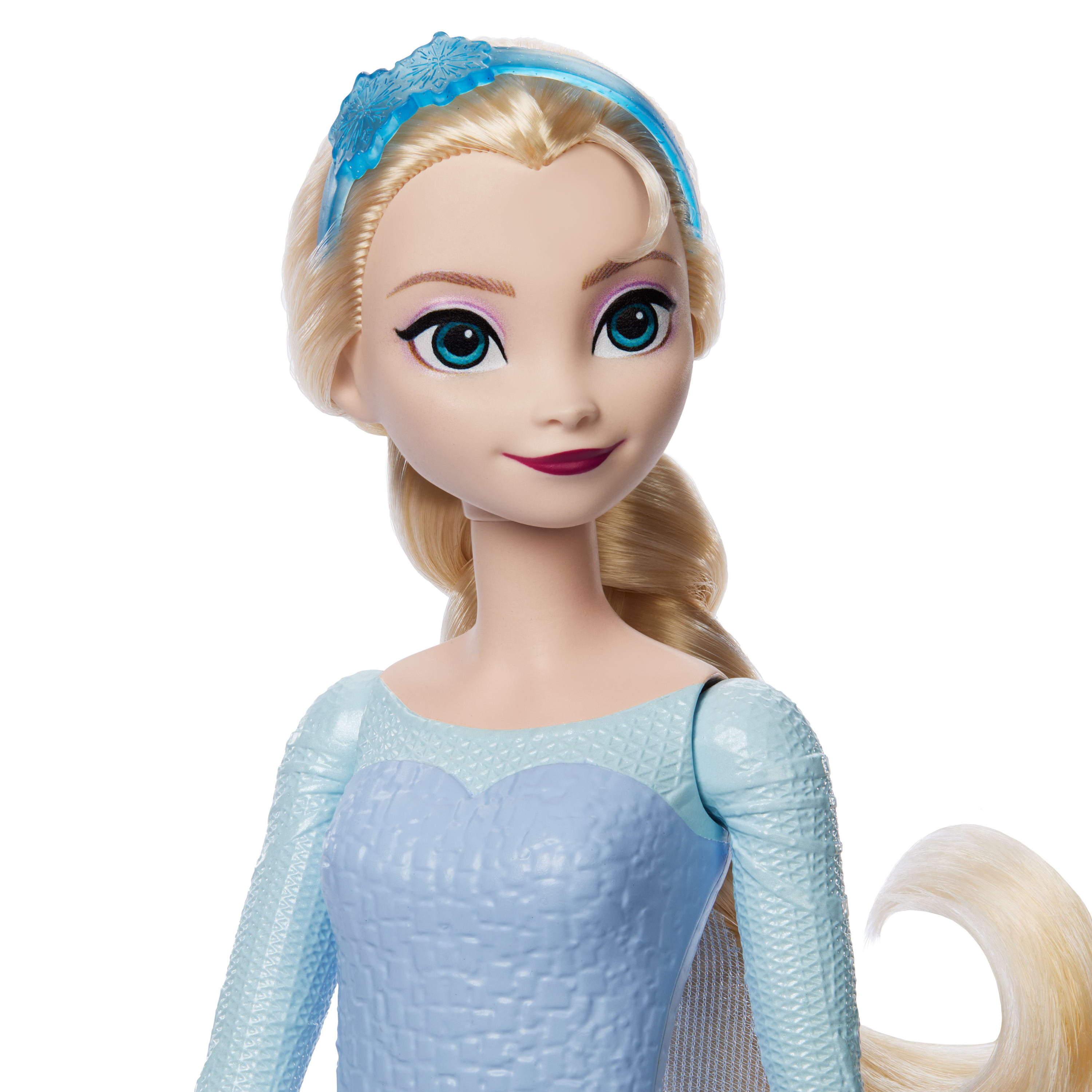 Muñeca de Elsa con un vestido azul, una diadema azul y su trenza rubia característica.