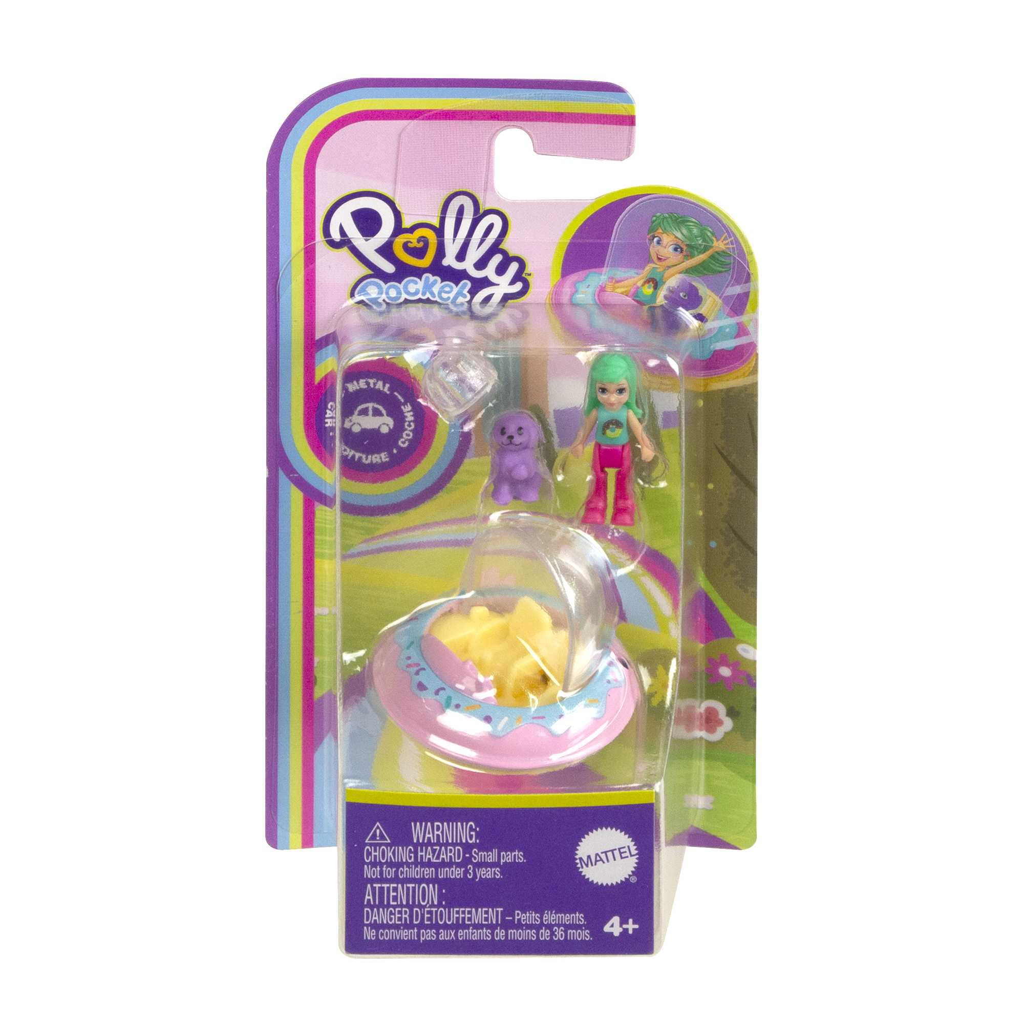 Ein Polly Pocket Set in einer Verpackung, das ein Spielzeugauto, einen Hund und eine kleine Puppe zeigt.