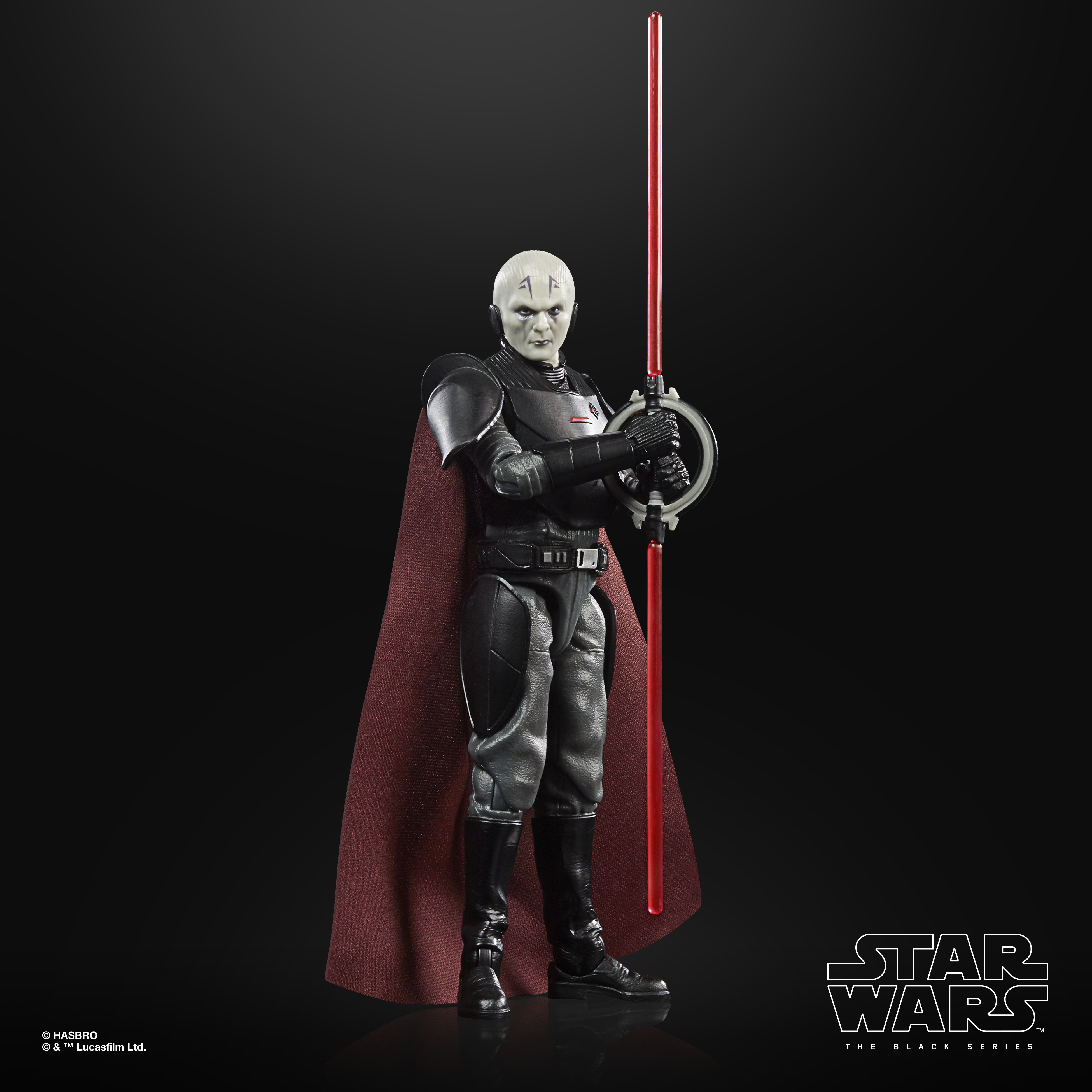 Una figura di Star Wars che tiene una spada laser rossa, su sfondo nero. La figura è nera.