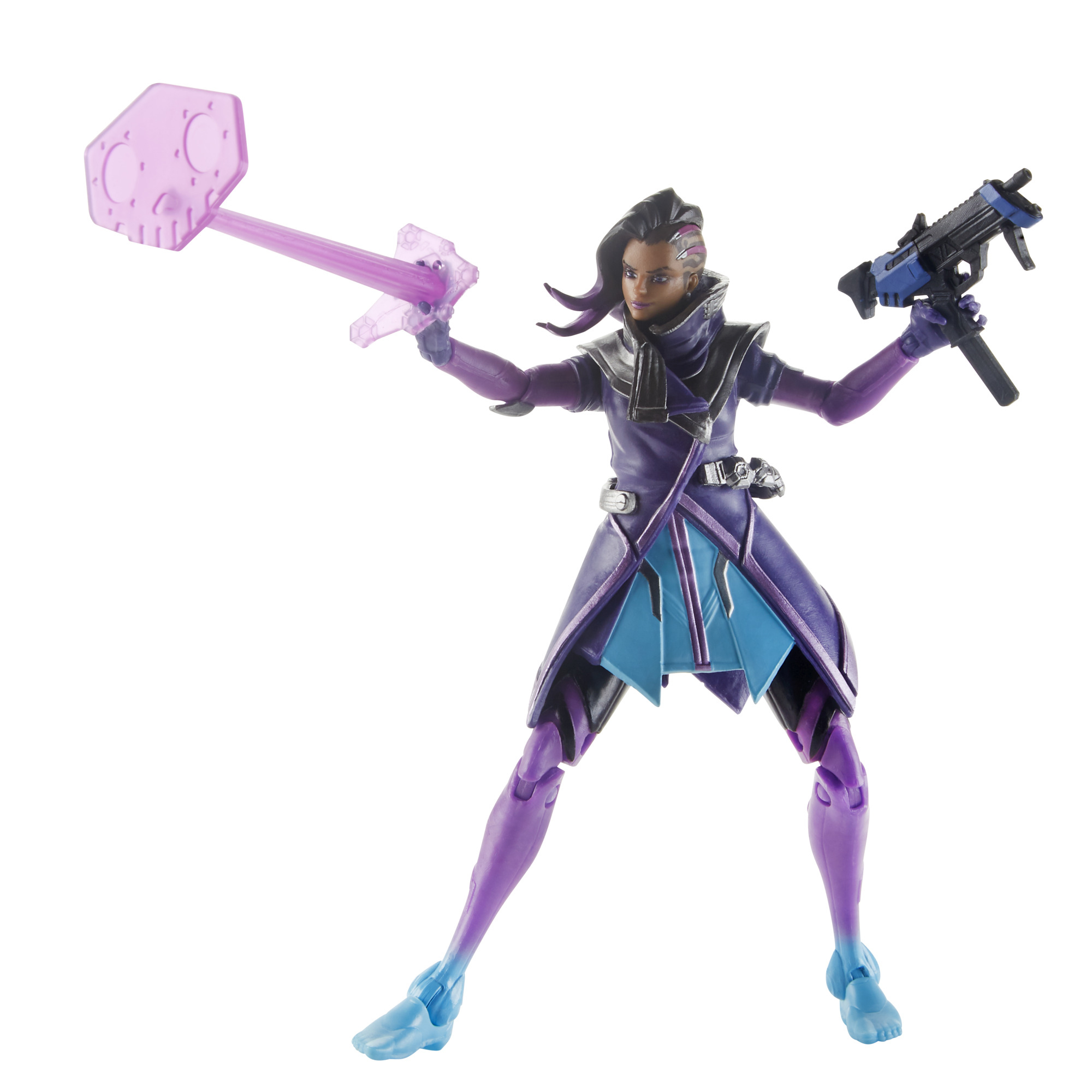 Action figure di Sombra Overwatch con colori viola e blu, che tiene un'arma, su sfondo bianco.