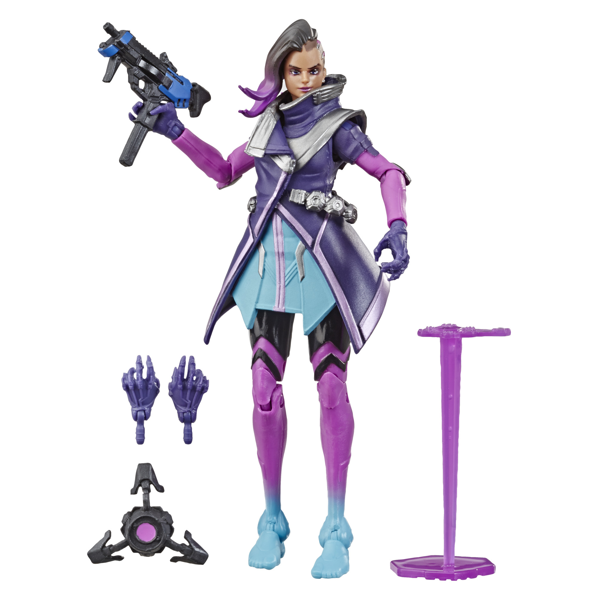 Action figure viola e blu con accessori. Sfondo bianco.