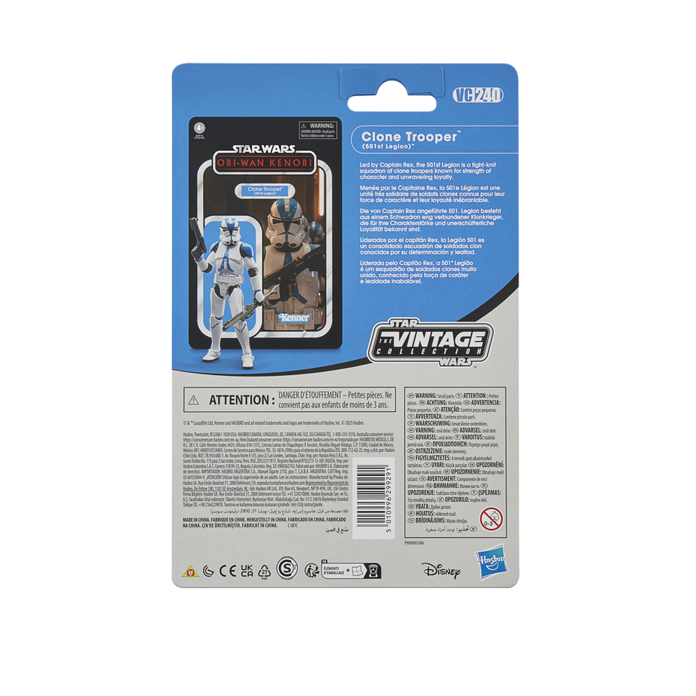 Pudełko z zabawką figurki Clone Trooper, w białej i niebieskiej zbroi. Pudełko ma tekst i obrazy.