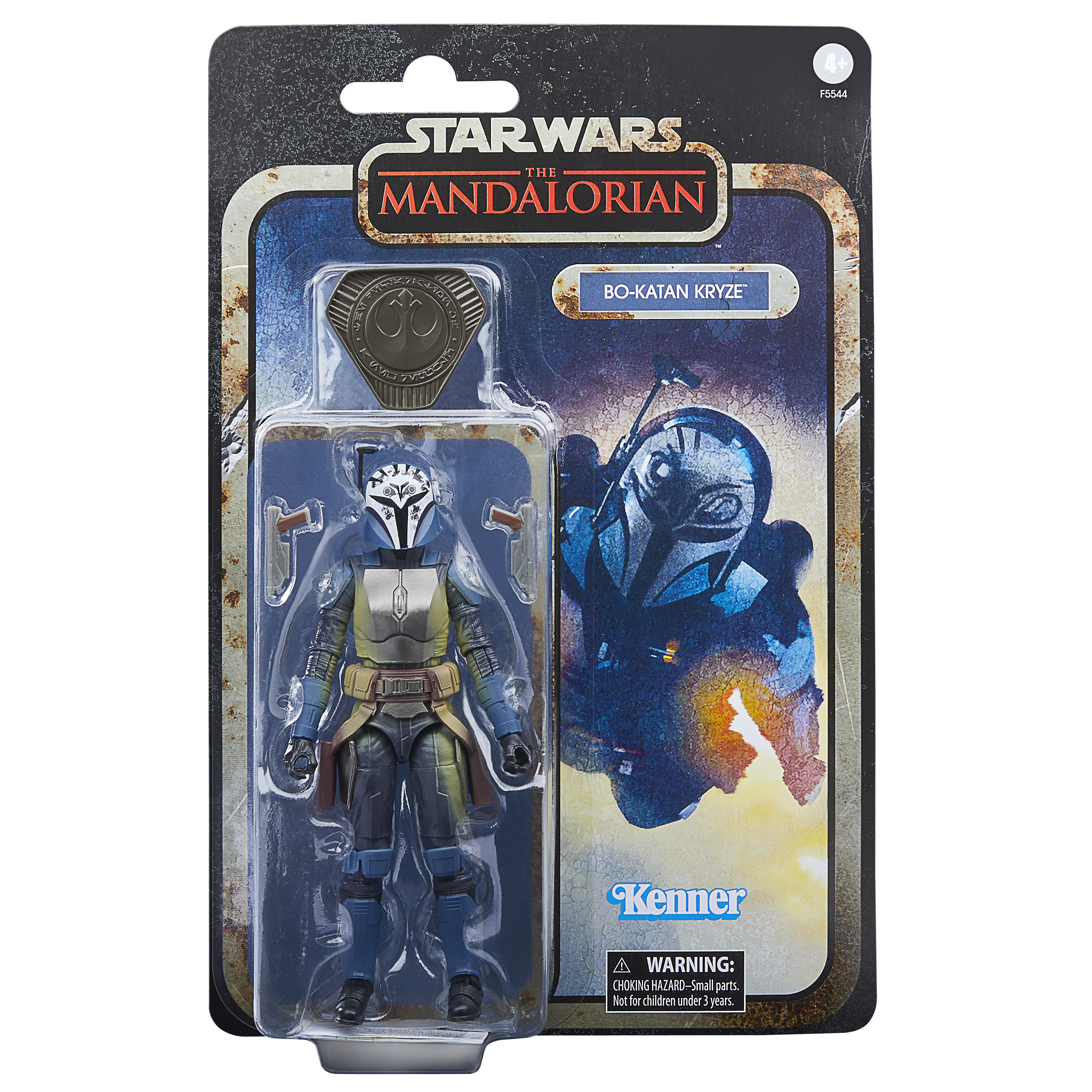 Un personaggio d'azione di Star Wars di Bo-Katan Kryze in una confezione. Il personaggio indossa un'armatura blu e verde.