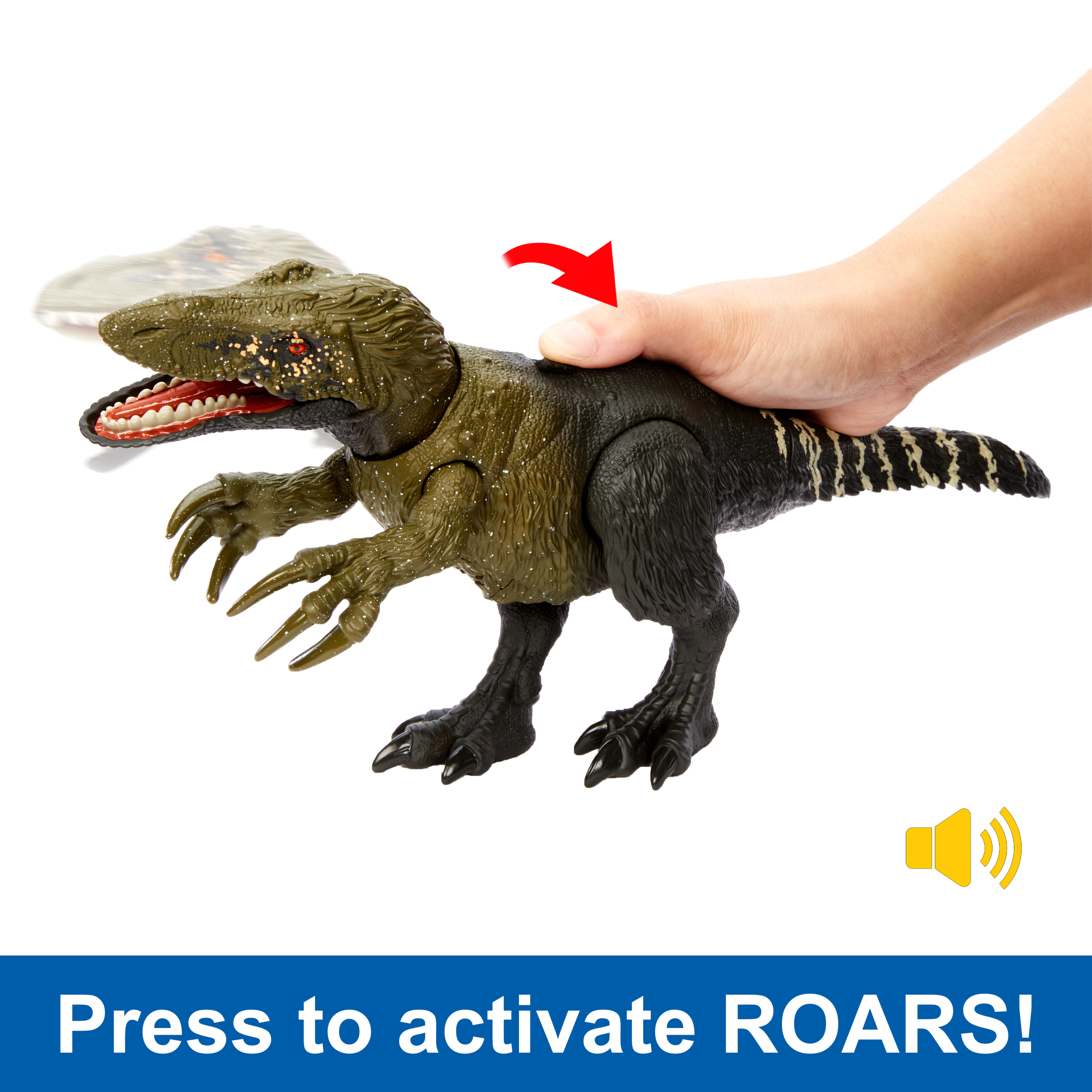 Una mano attiva un giocattolo di dinosauro, verde e nero. Il testo dice: Premi per attivare i RUGGITI!