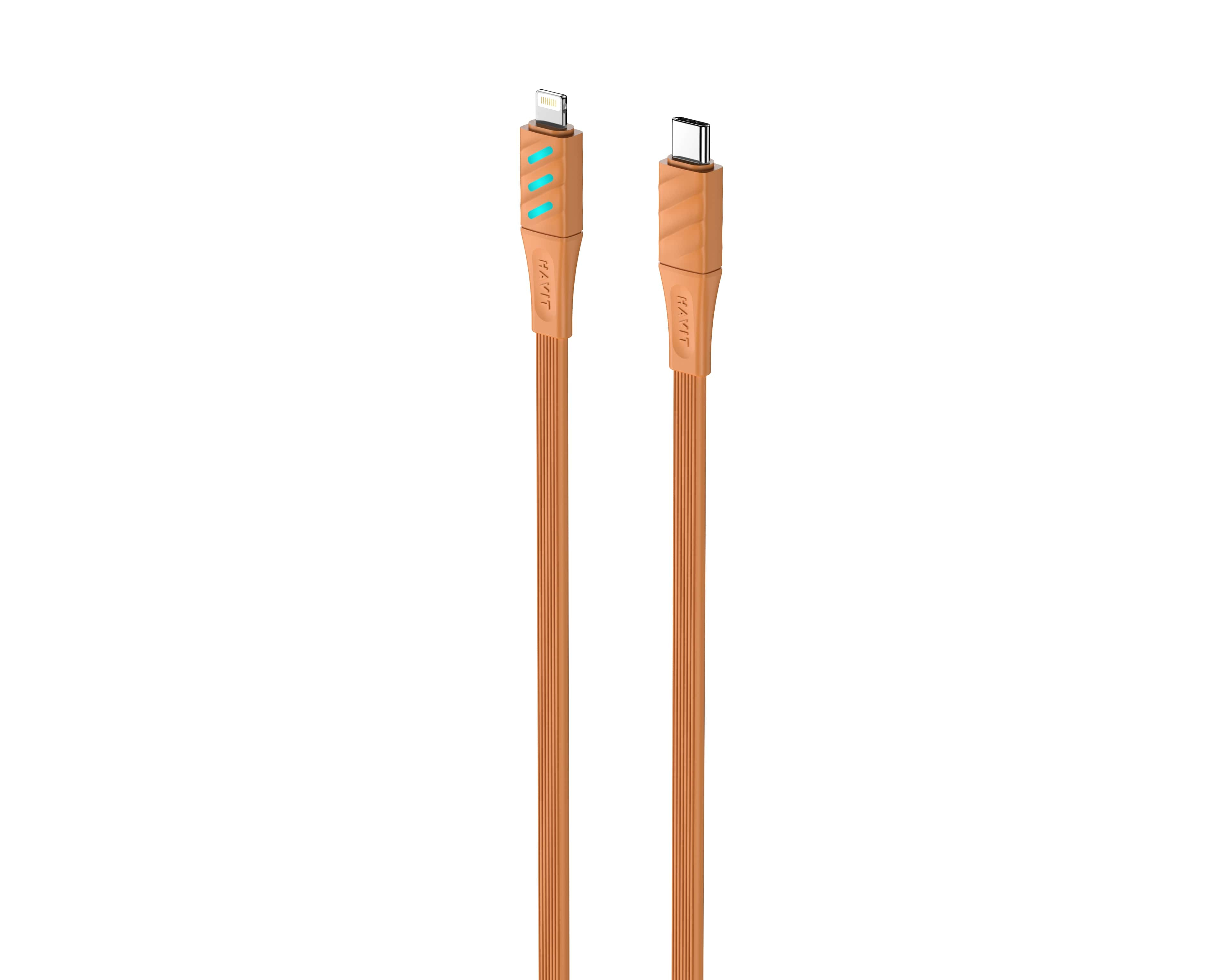 Cavo di ricarica arancione per telefono, connettori Lightning e USB-C. Sfondo bianco.
