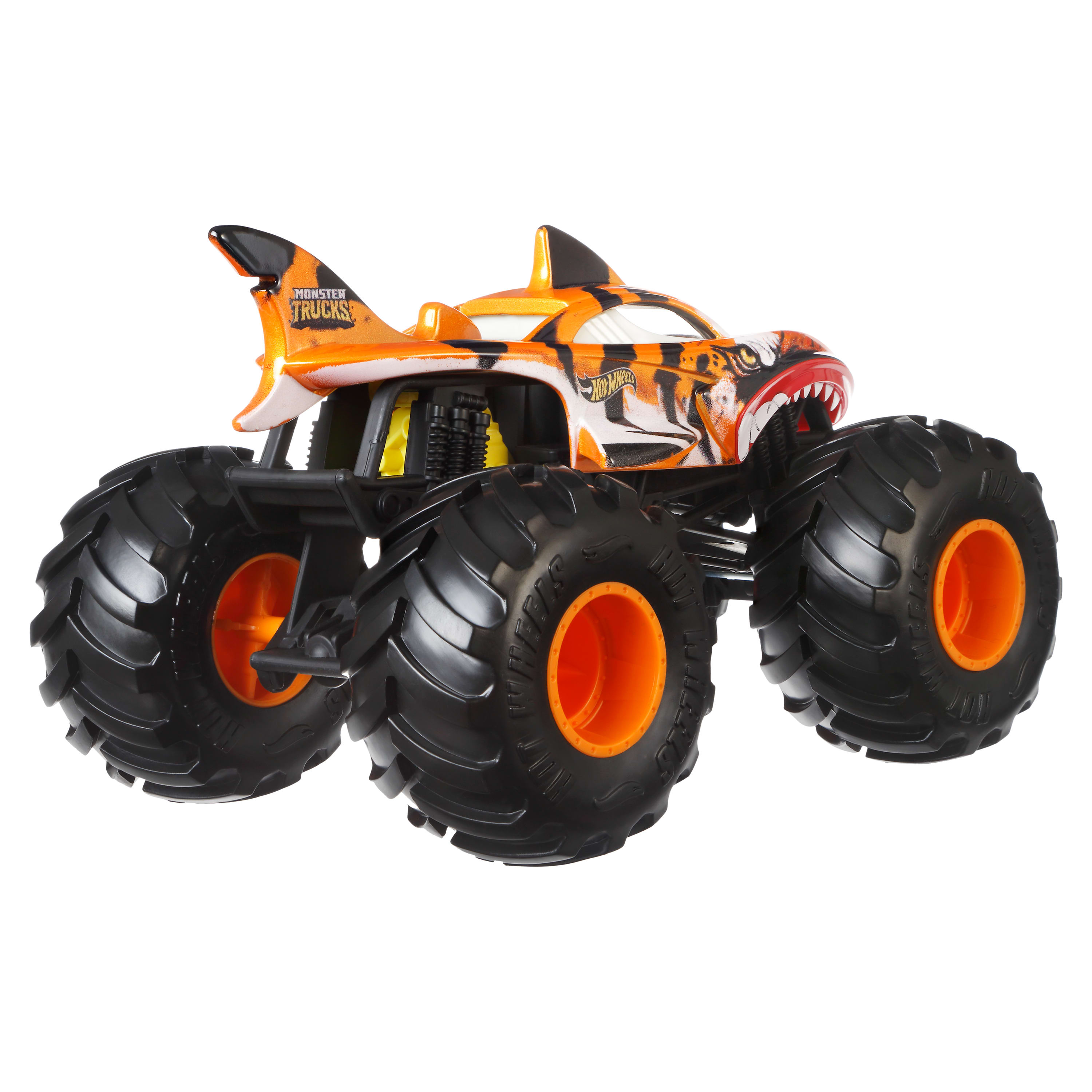 Orangefarbener und schwarzer Hot Wheels Monstertruck mit Haifischdesign, schwarze Räder. Weißer Hintergrund.