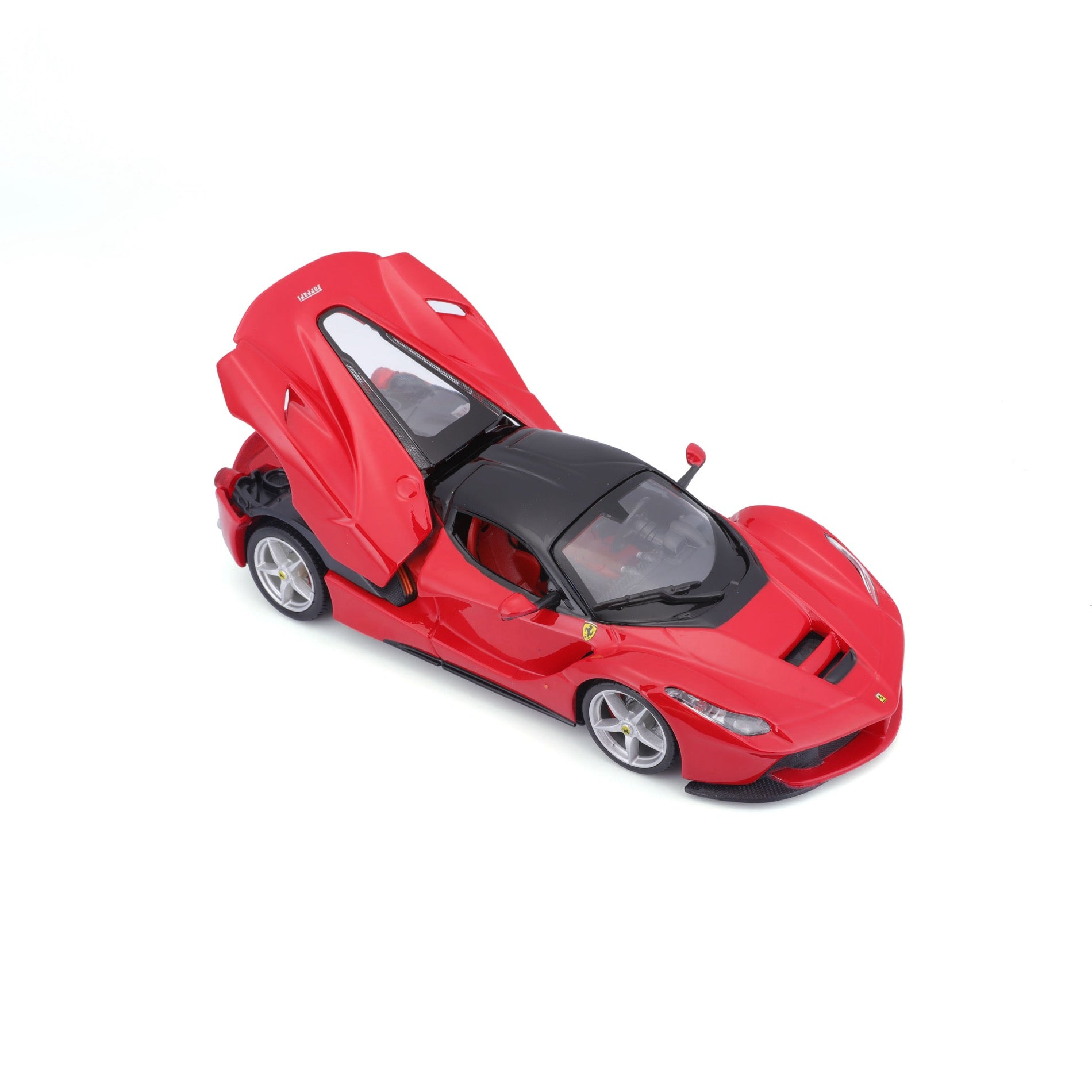 Czerwony model samochodu Ferrari LaFerrari z otwartymi drzwiami, odsłaniającymi wnętrze.
