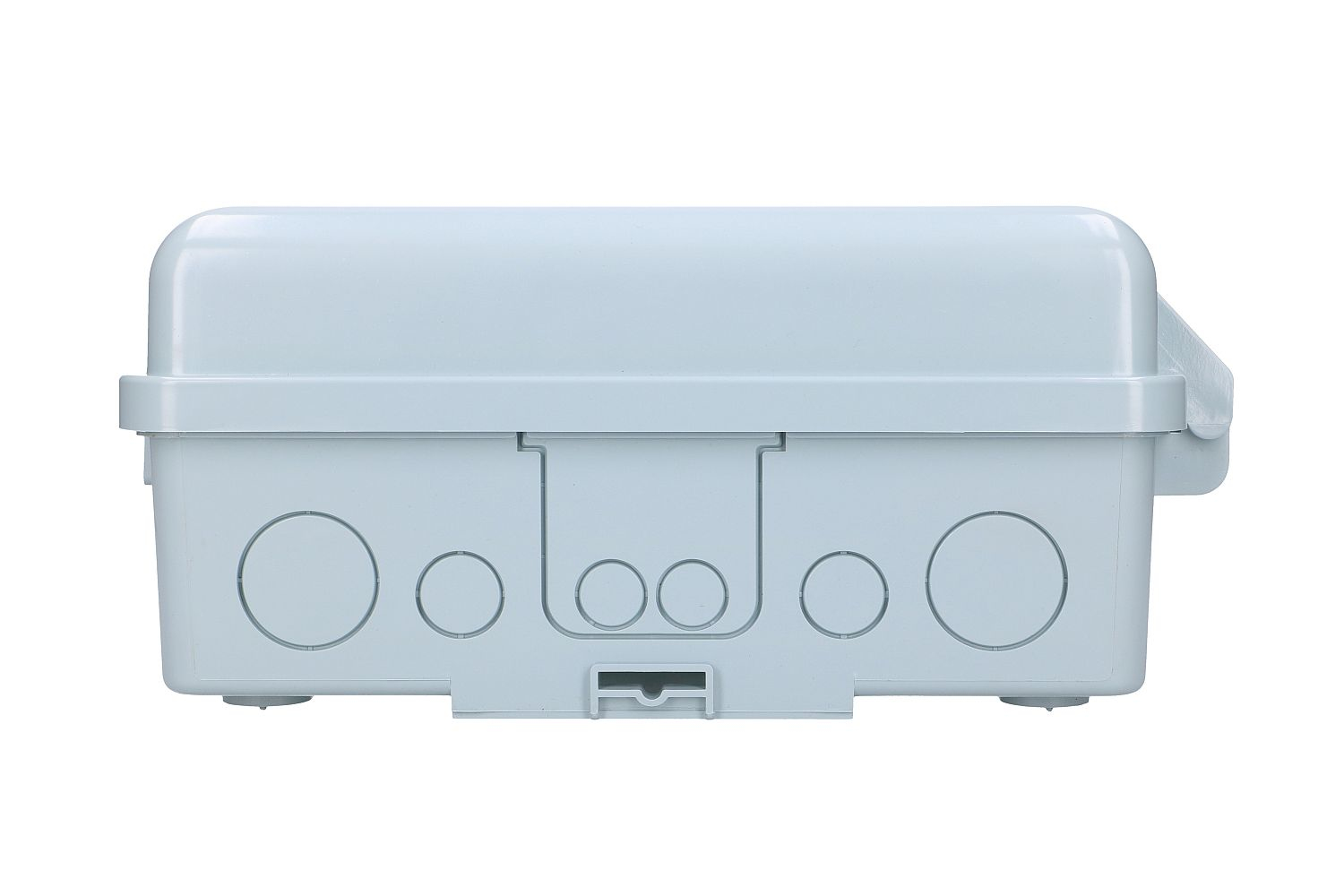 Białe pudełko z zaokrąglonymi rogami. Kilka otworów na spodzie. Białe tło.