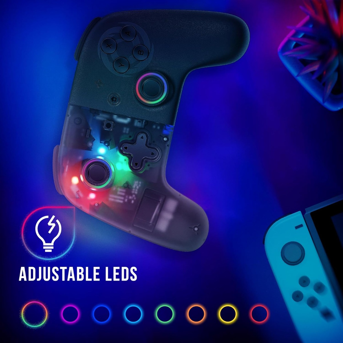 Controlador de juego negro y transparente con luces LED ajustables. Fondo azul con otra consola de juegos.