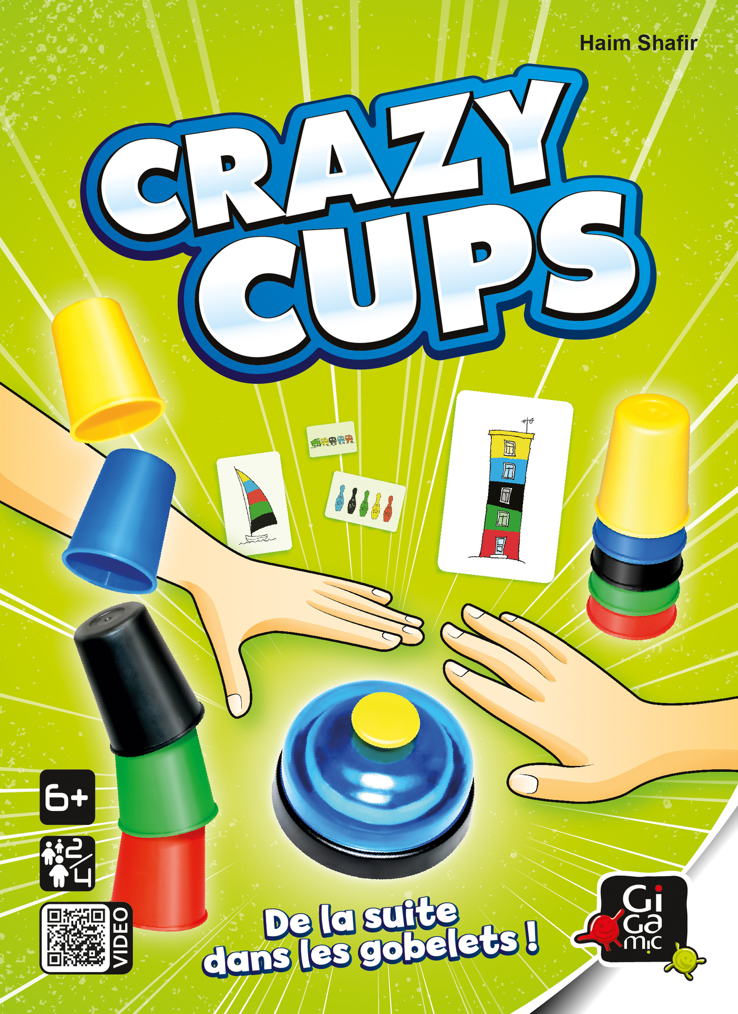 Pudełko z grą Crazy Cups. Dłonie i kubki, z niebieskim przyciskiem, stos i karty. Zielone pudełko z Crazy Cups dużymi literami.