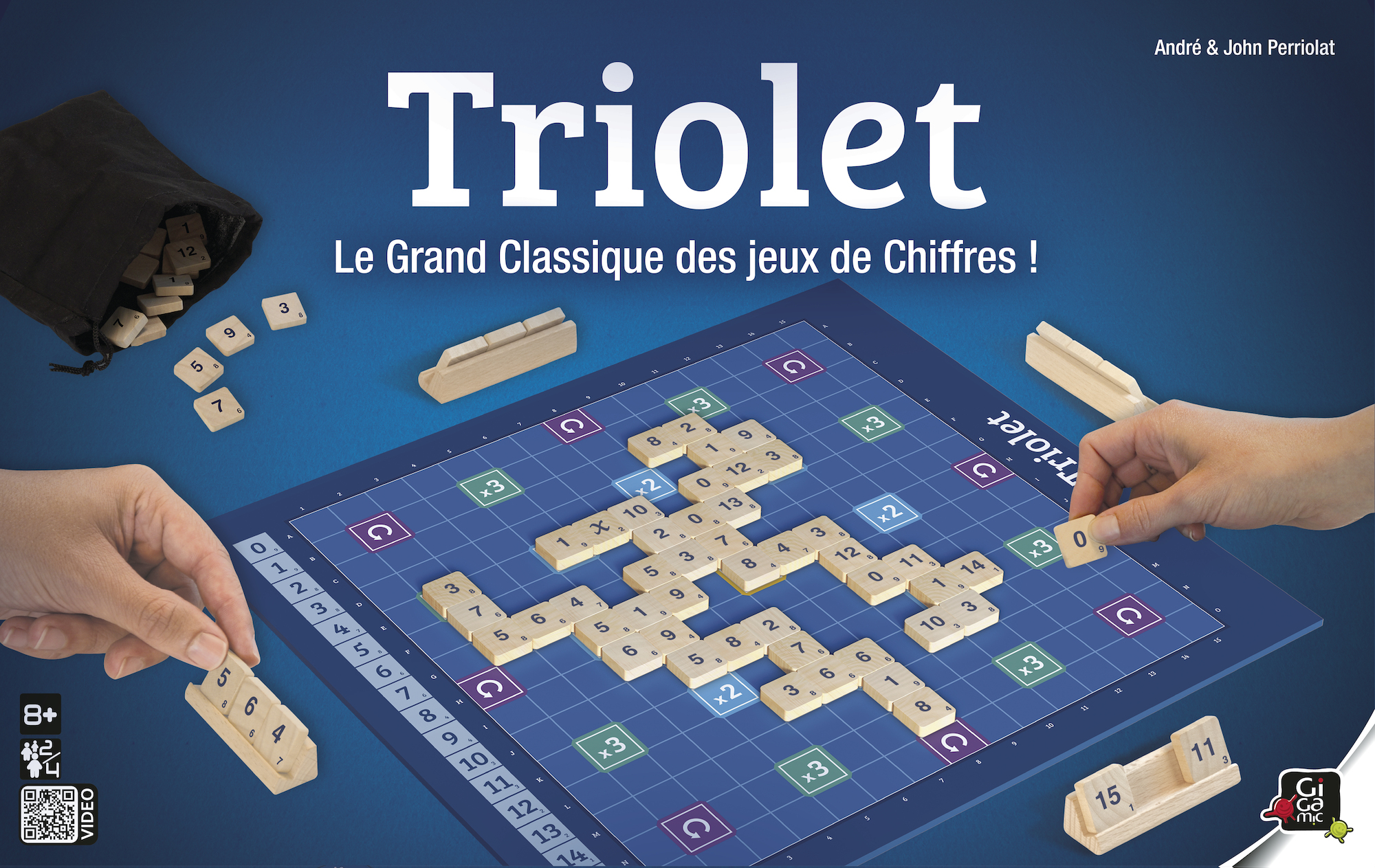 Ustawienie planszy do gry Triolet. Dłonie grające w grę z niebieską planszą i drewnianymi kafelkami z numerami.