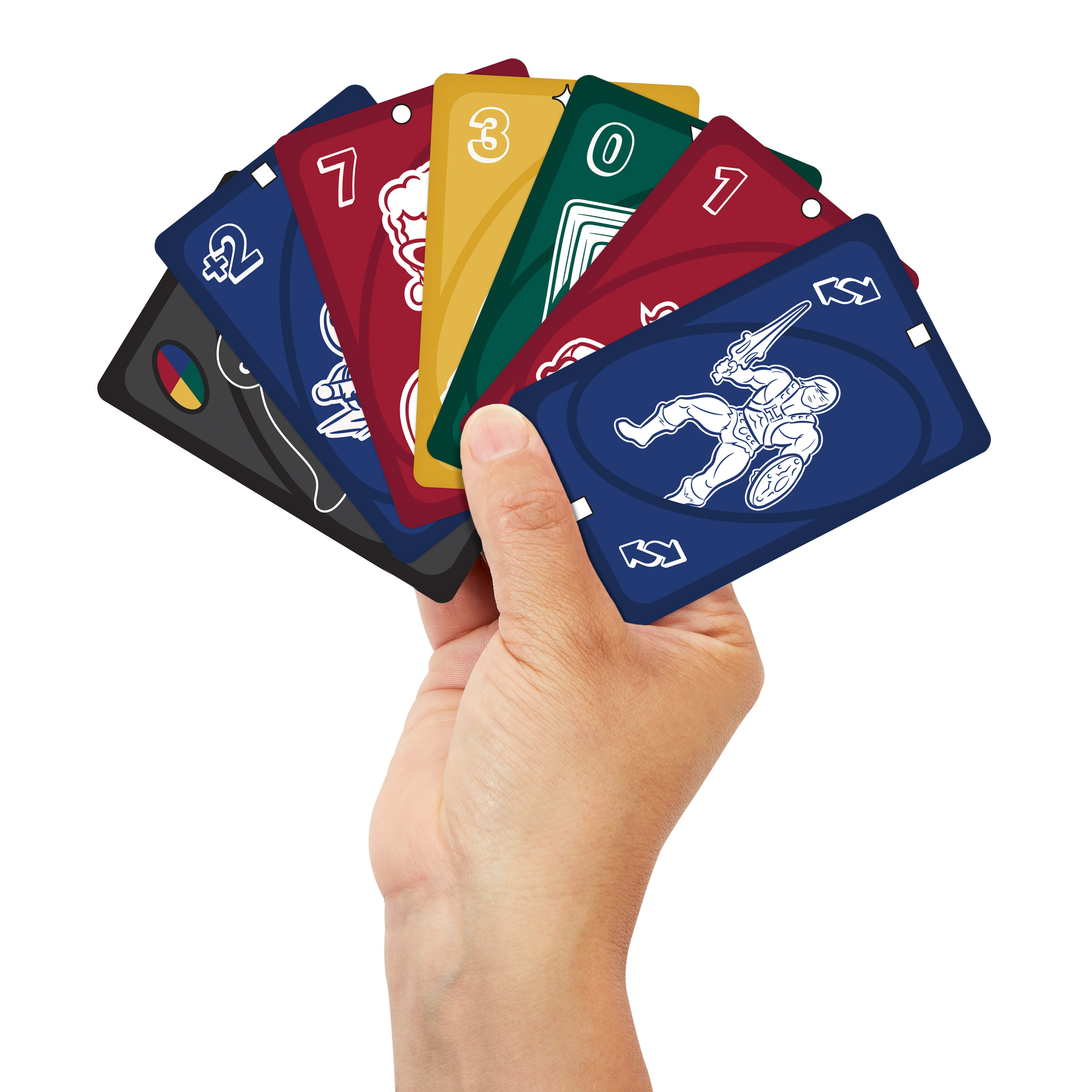 Een hand die een waaier van Uno-kaarten vasthoudt, met verschillende nummers en kleuren, tegen wit.