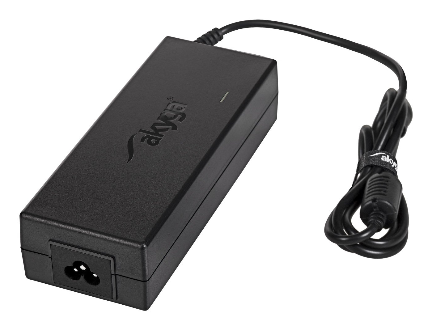 Schwarzes Laptop-Ladegerät mit dem 'akyga'-Logo und Netzkabel. Um das Kabel befindet sich ein Kabelbinder.