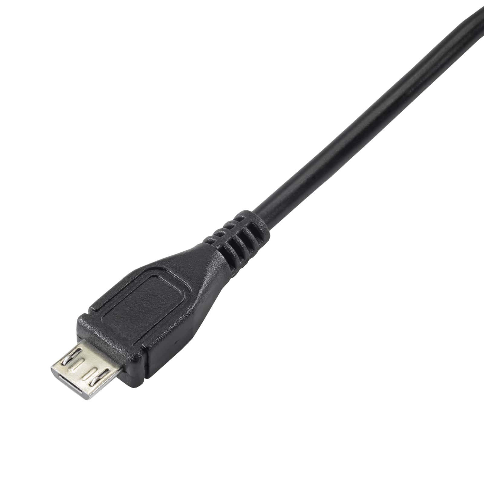 Zbliżenie czarnego kabla micro USB. Białe tło.