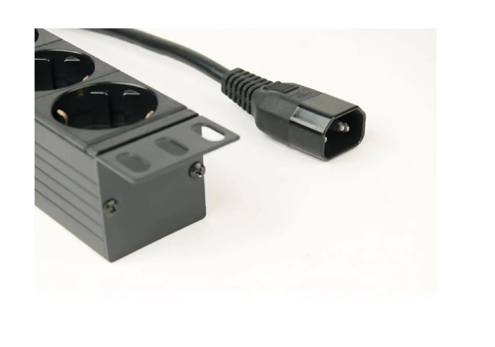 Czarna listwa zasilająca z wieloma gniazdami i czarnym kablem zasilającym.