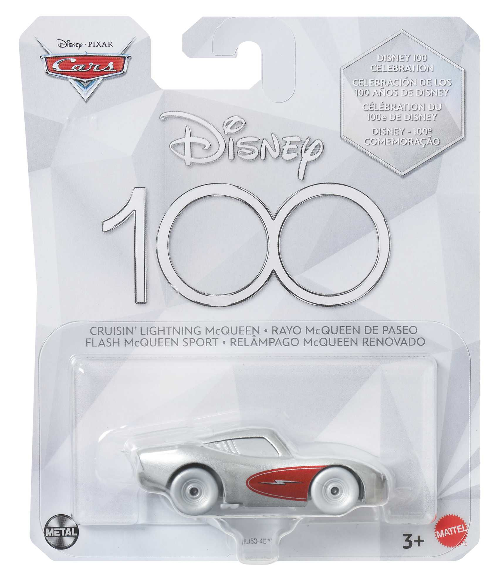 Srebrny samochodzik z czerwonym detalem, w opakowaniu Disney 100.