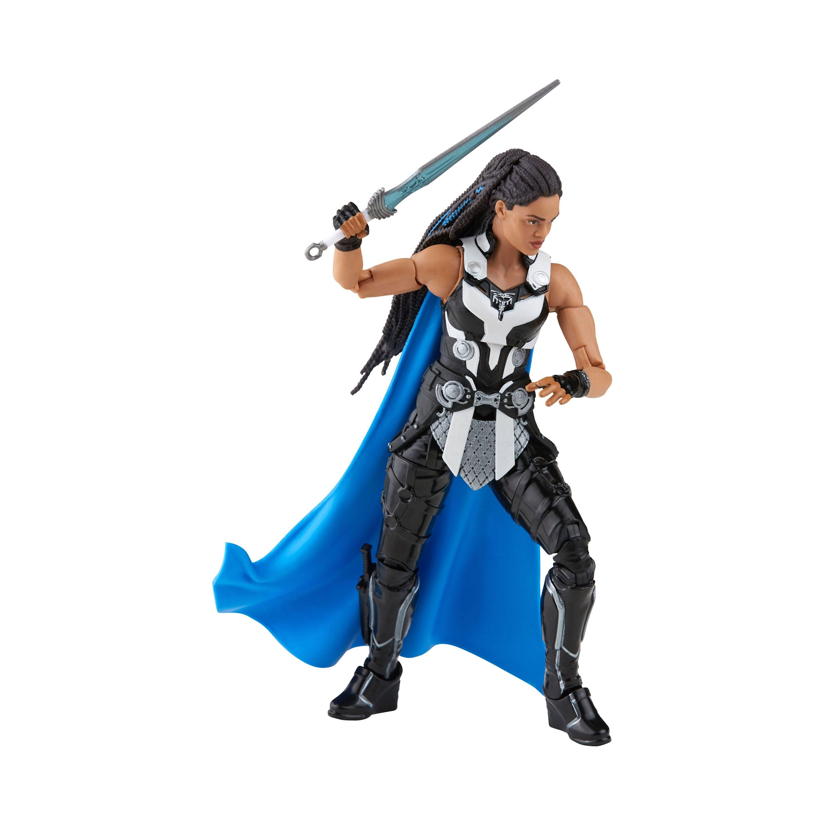 Action figure femminile con armatura bianca e nera, impugna una spada. Mantello blu.