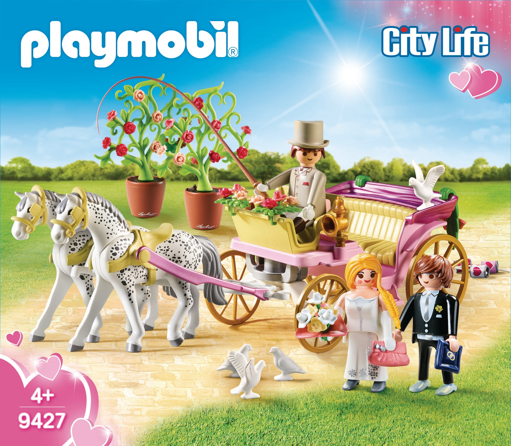 Playmobil City Life Hochzeitsszene mit Pferdekutsche, Figuren, Blumen und Tauben in einer Außenszene.