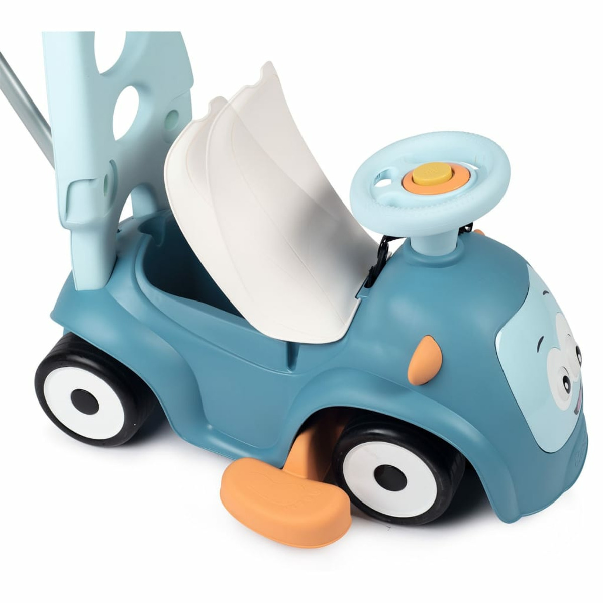 Auto giocattolo blu con maniglia. Ha un sedile bianco e dettagli arancioni. Isolato su bianco.