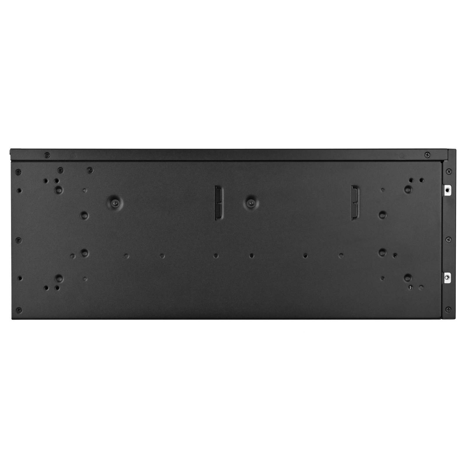 Il fondo di un case per computer nero con diversi fori per le viti e due aperture rettangolari.