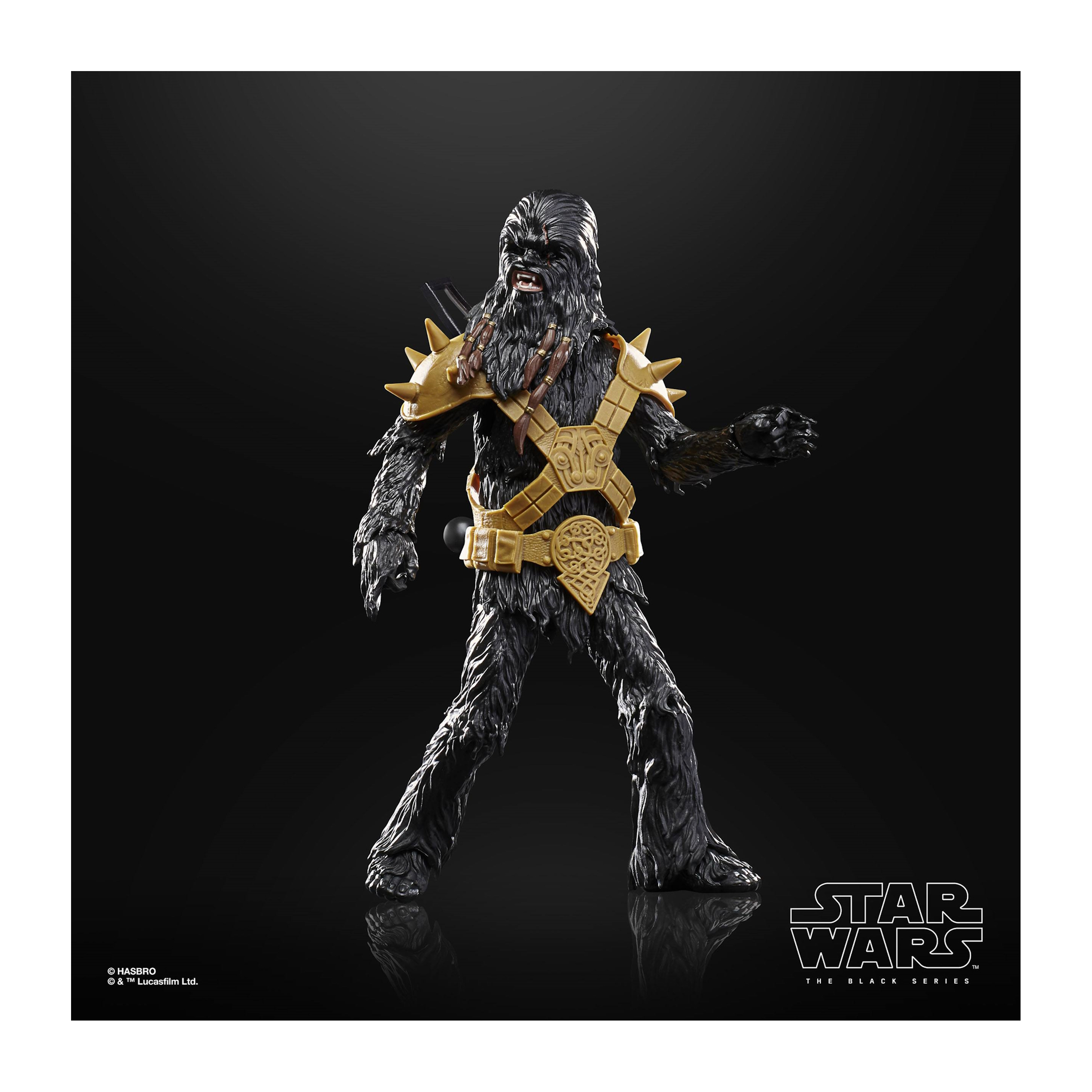 Figura di Star Wars Black Krrsantan. Pelliccia nera, armatura dorata, tiene un'arma, su sfondo nero.
