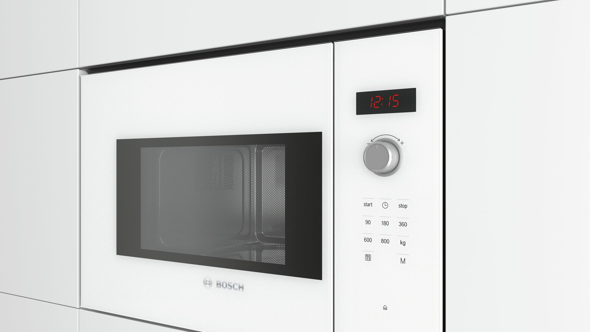 Microondas blanco con puerta negra, empotrado en mueble blanco. La pantalla muestra la hora.