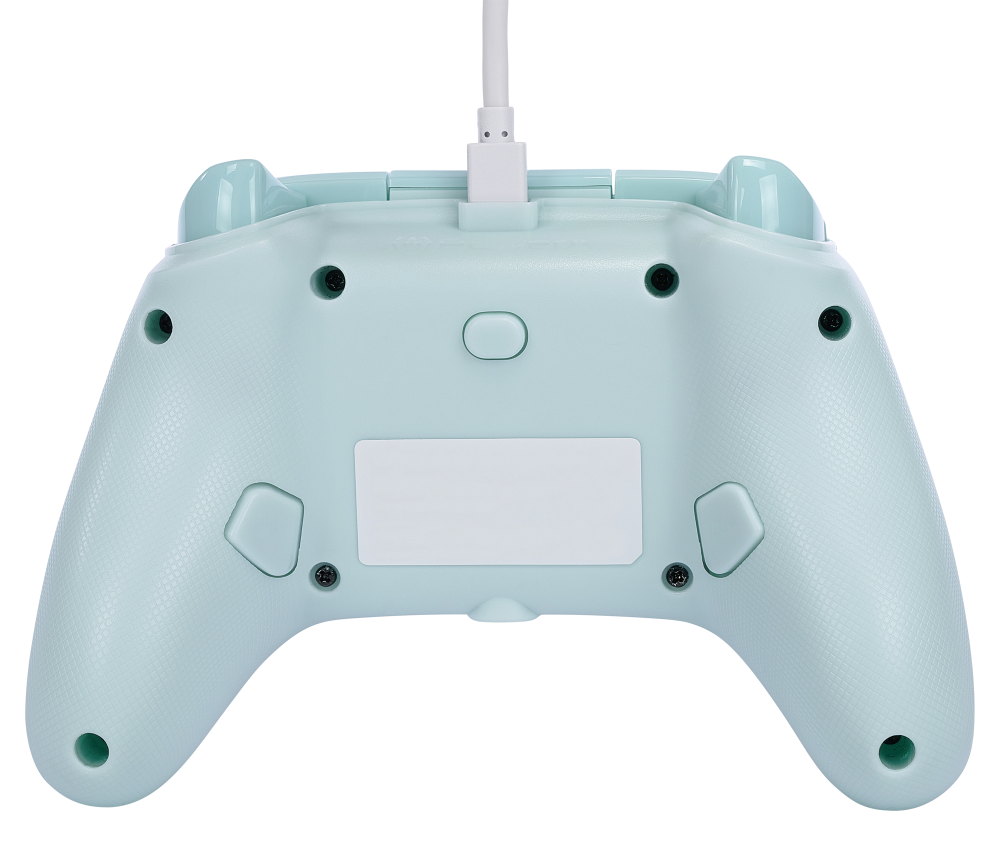 La parte trasera de un mando Xbox azul claro con algunos tornillos y una etiqueta blanca.