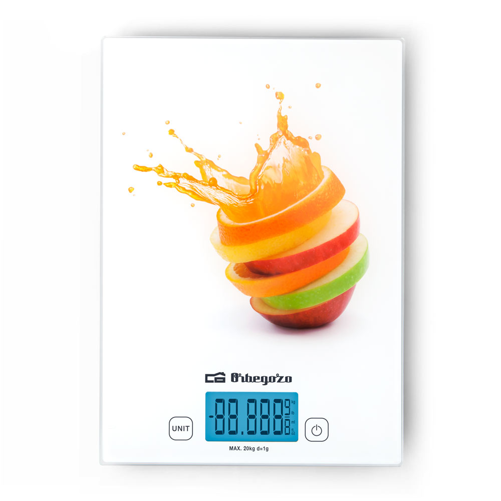 Una bilancia digitale bianca con immagine di frutta a fette e display con numeri.