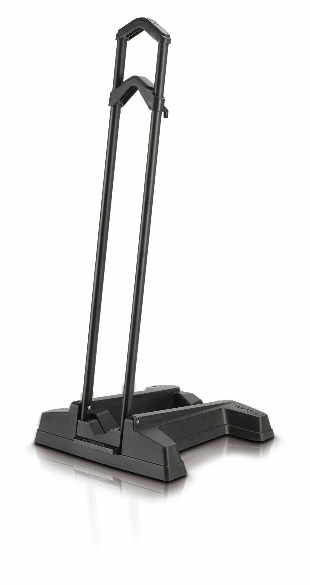 Czarny stojak na bagaż z podstawą i dwoma pionowymi prętami. Białe tło.